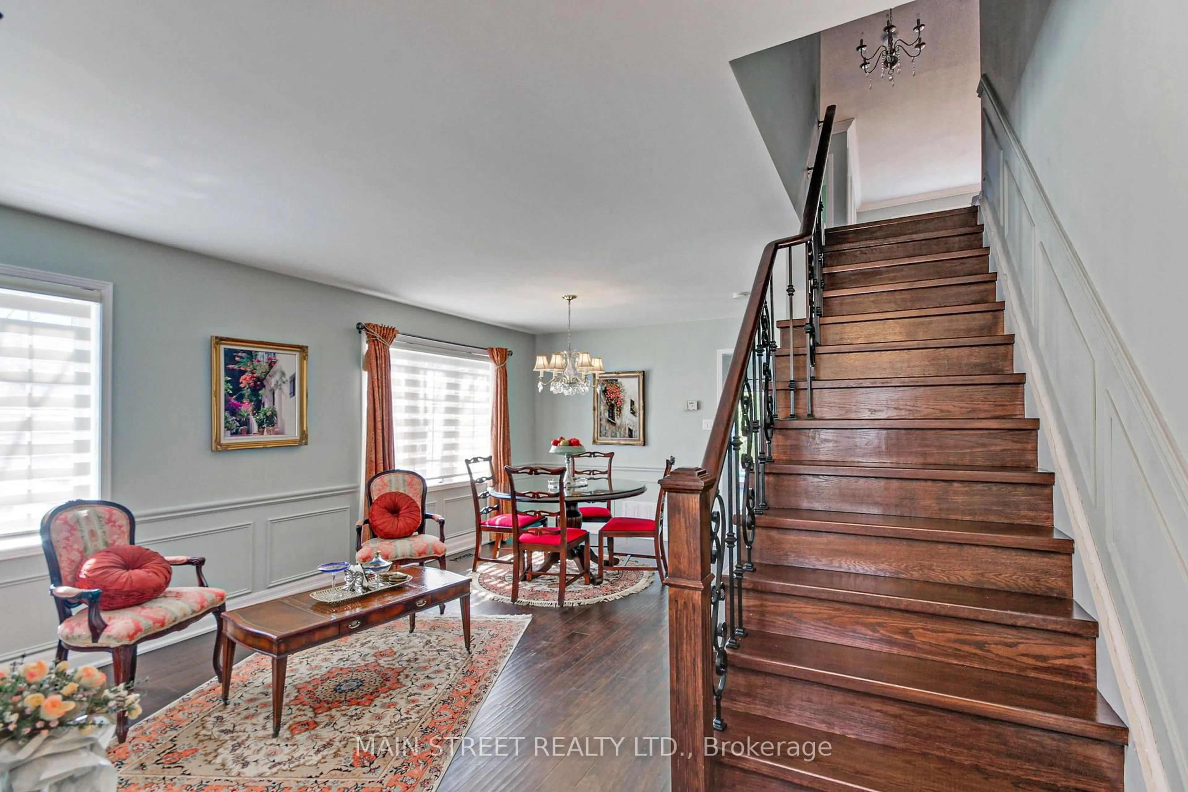 Indoor entryway for 108 Hollandview Tr, Aurora Ontario L4G 7H6