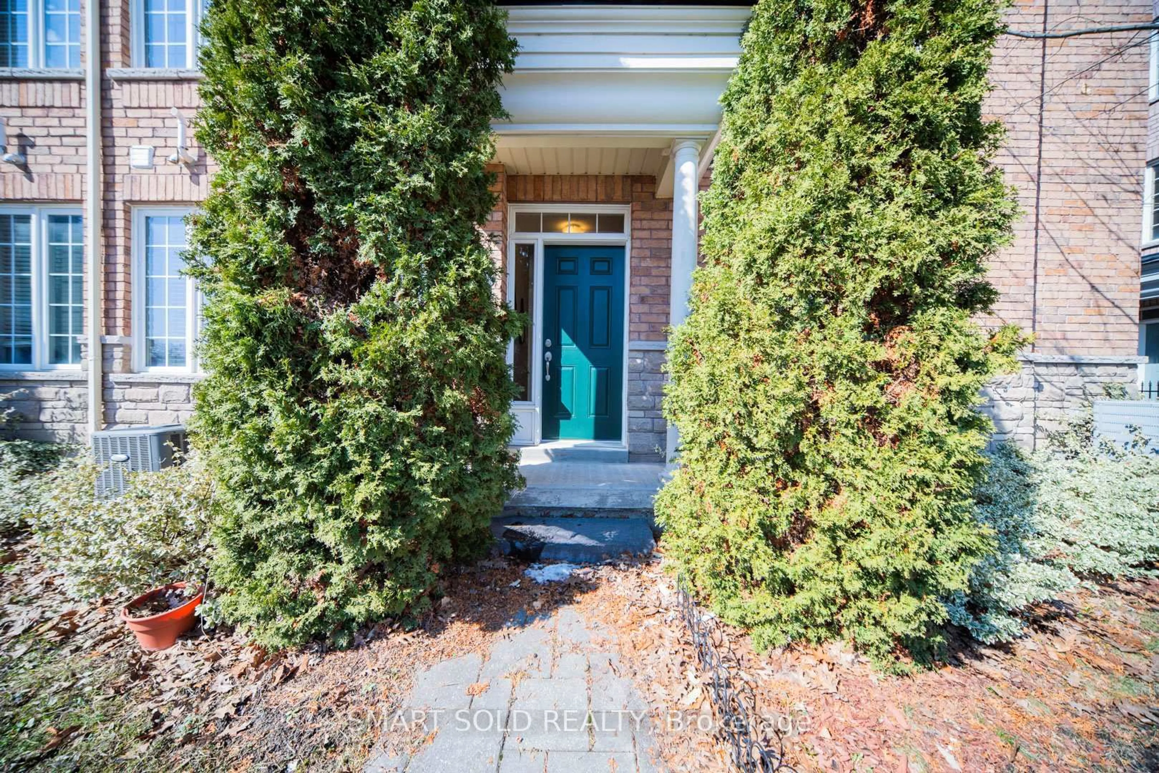 Indoor entryway for 154 Yorkland St, Richmond Hill Ontario L4S 0E1