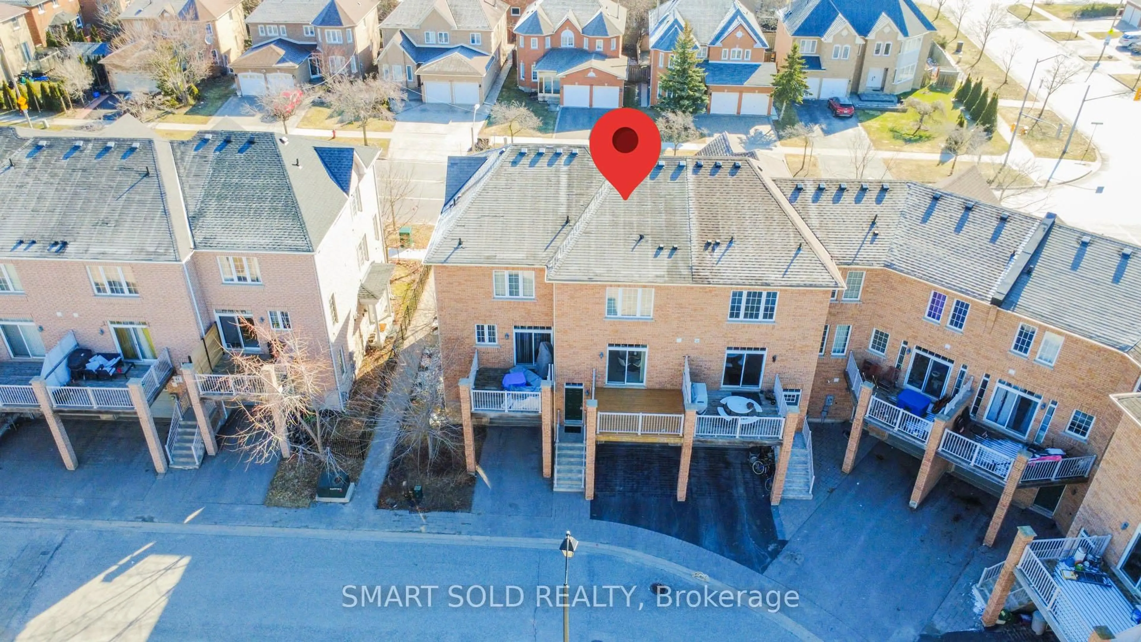 A pic from outside/outdoor area/front of a property/back of a property/a pic from drone, city buildings view from balcony for 154 Yorkland St, Richmond Hill Ontario L4S 0E1