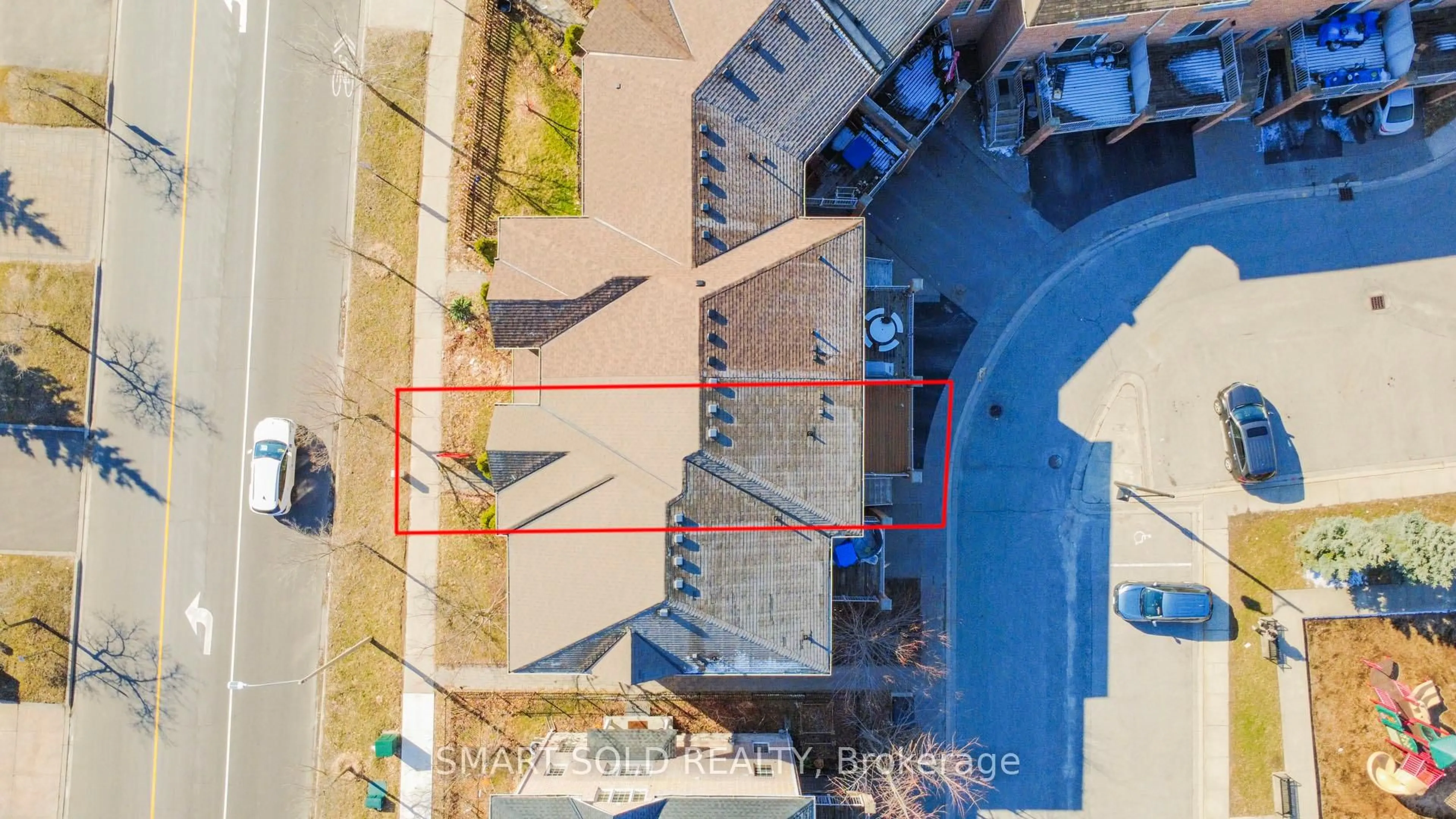A pic from outside/outdoor area/front of a property/back of a property/a pic from drone, building for 154 Yorkland St, Richmond Hill Ontario L4S 0E1
