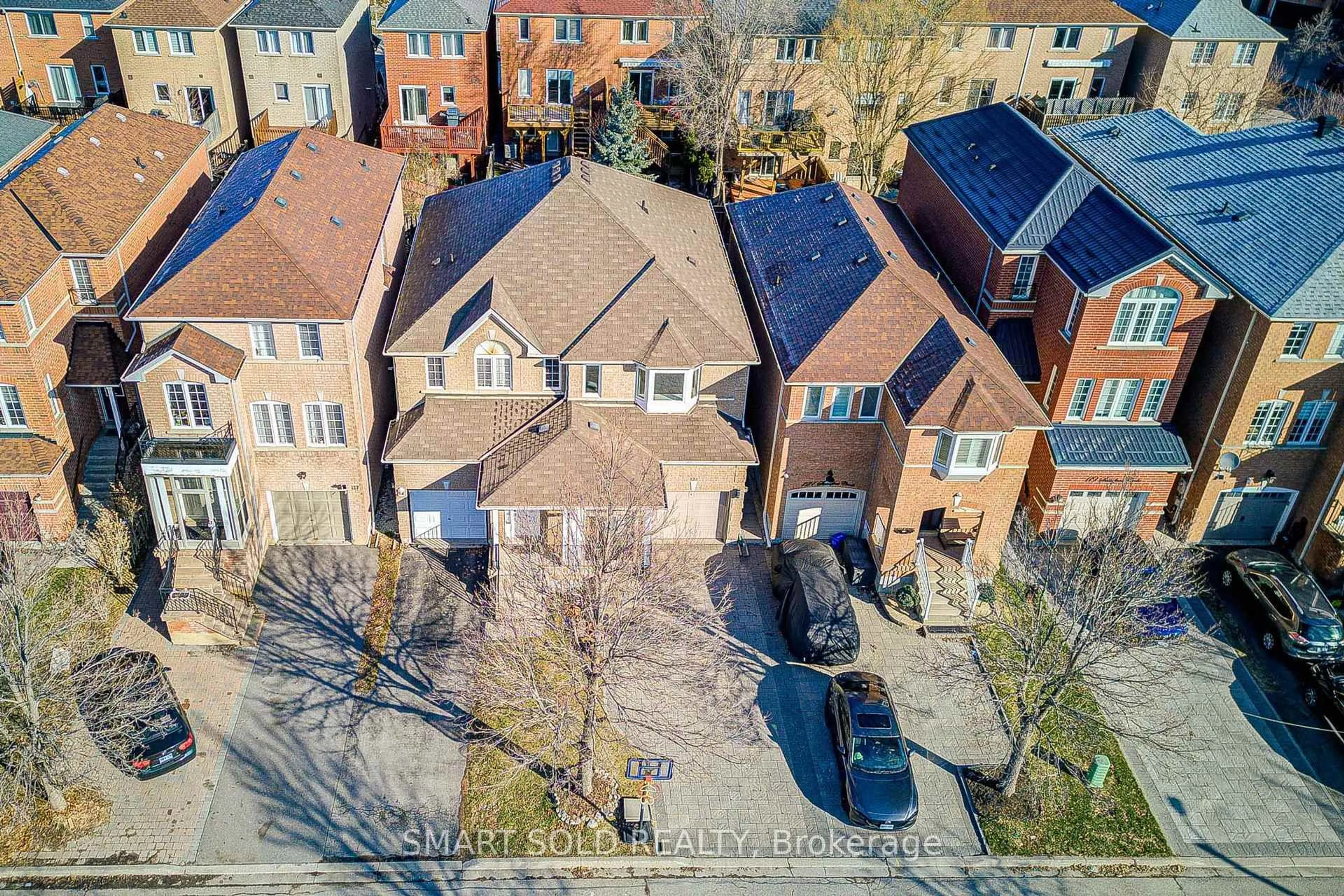 A pic from outside/outdoor area/front of a property/back of a property/a pic from drone, city buildings view from balcony for 123 Sassafras Circ, Vaughan Ontario L4J 8M9