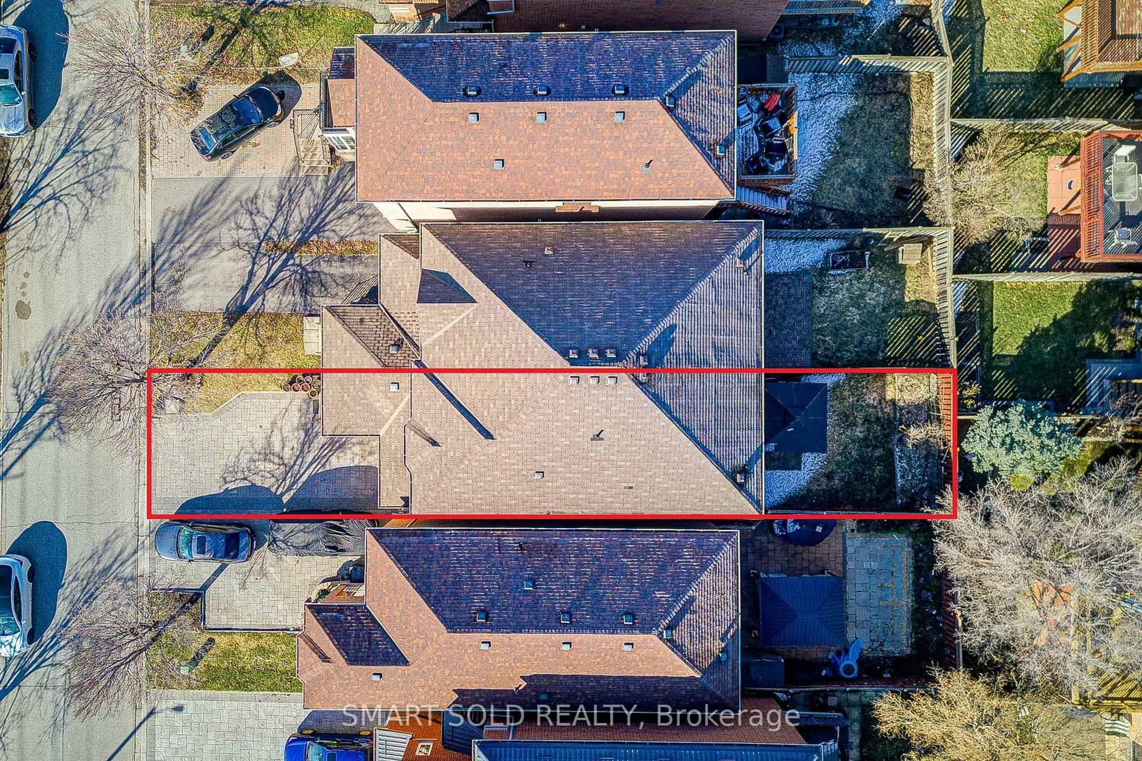 A pic from outside/outdoor area/front of a property/back of a property/a pic from drone, unknown for 123 Sassafras Circ, Vaughan Ontario L4J 8M9