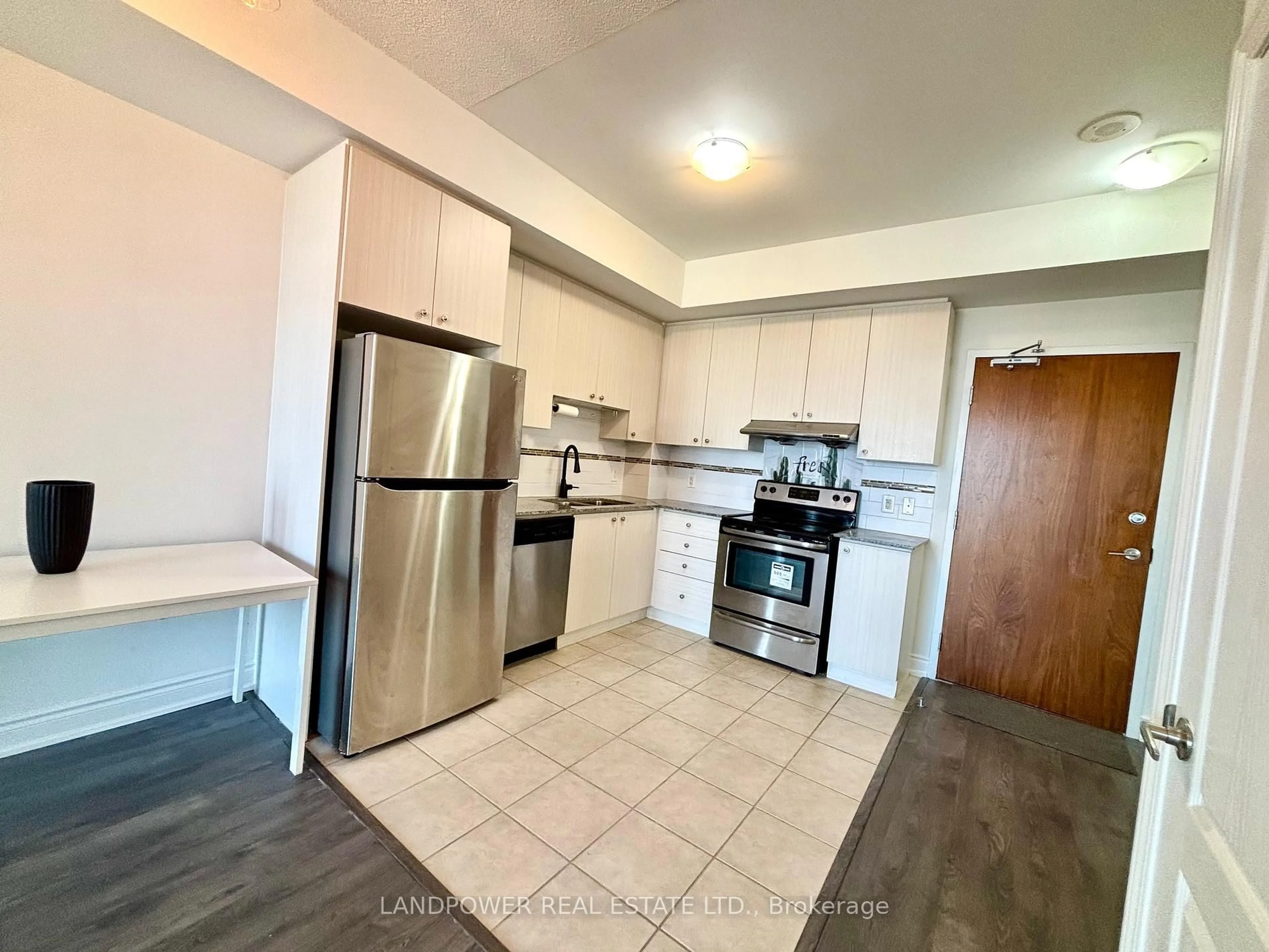 Standard kitchen, unknown for 8323 Kennedy Rd #903, Markham Ontario L3R 5W7