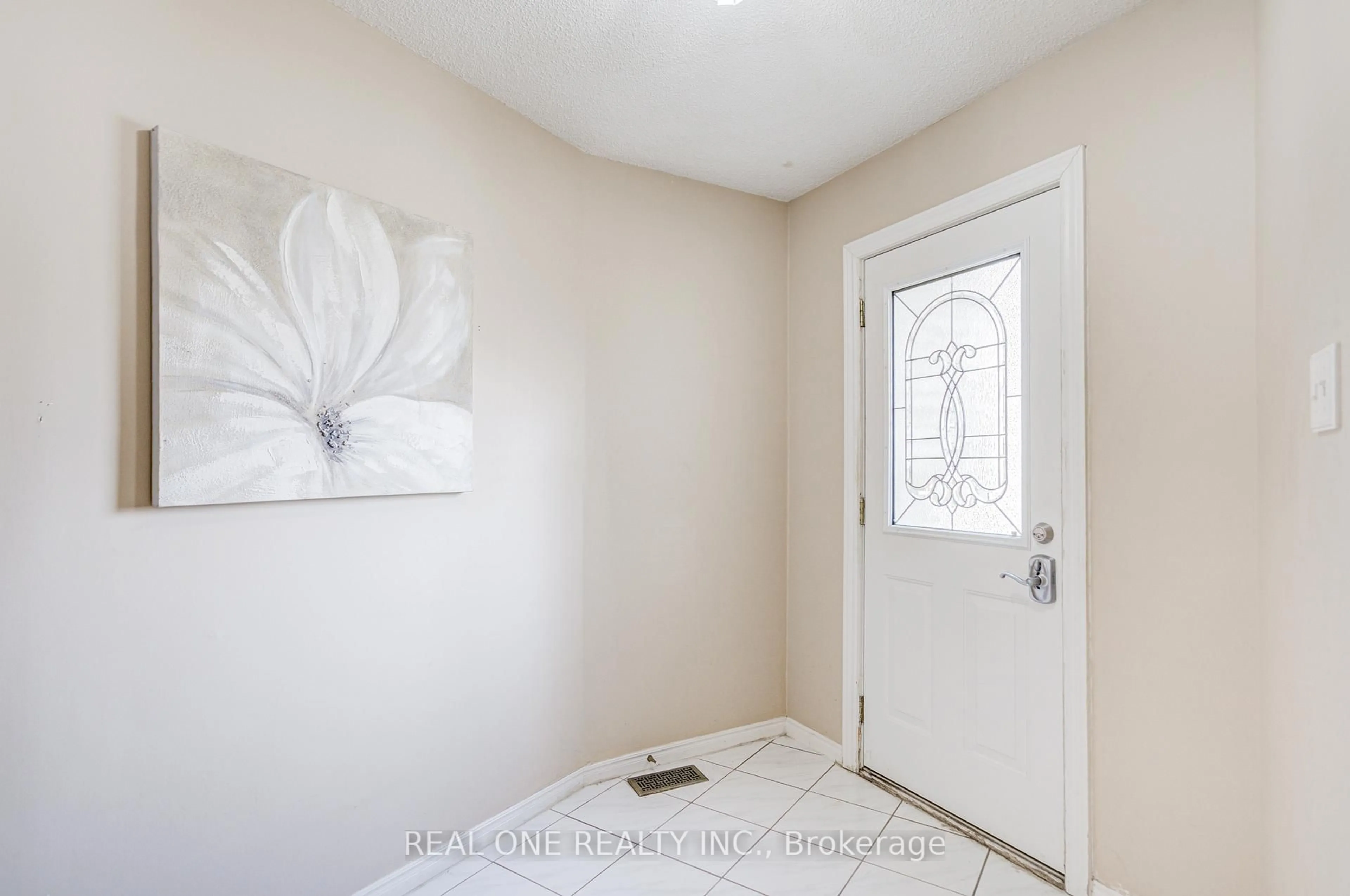 Indoor entryway for 31 Coulter's Mill Gate, Vaughan Ontario L4J 6N3