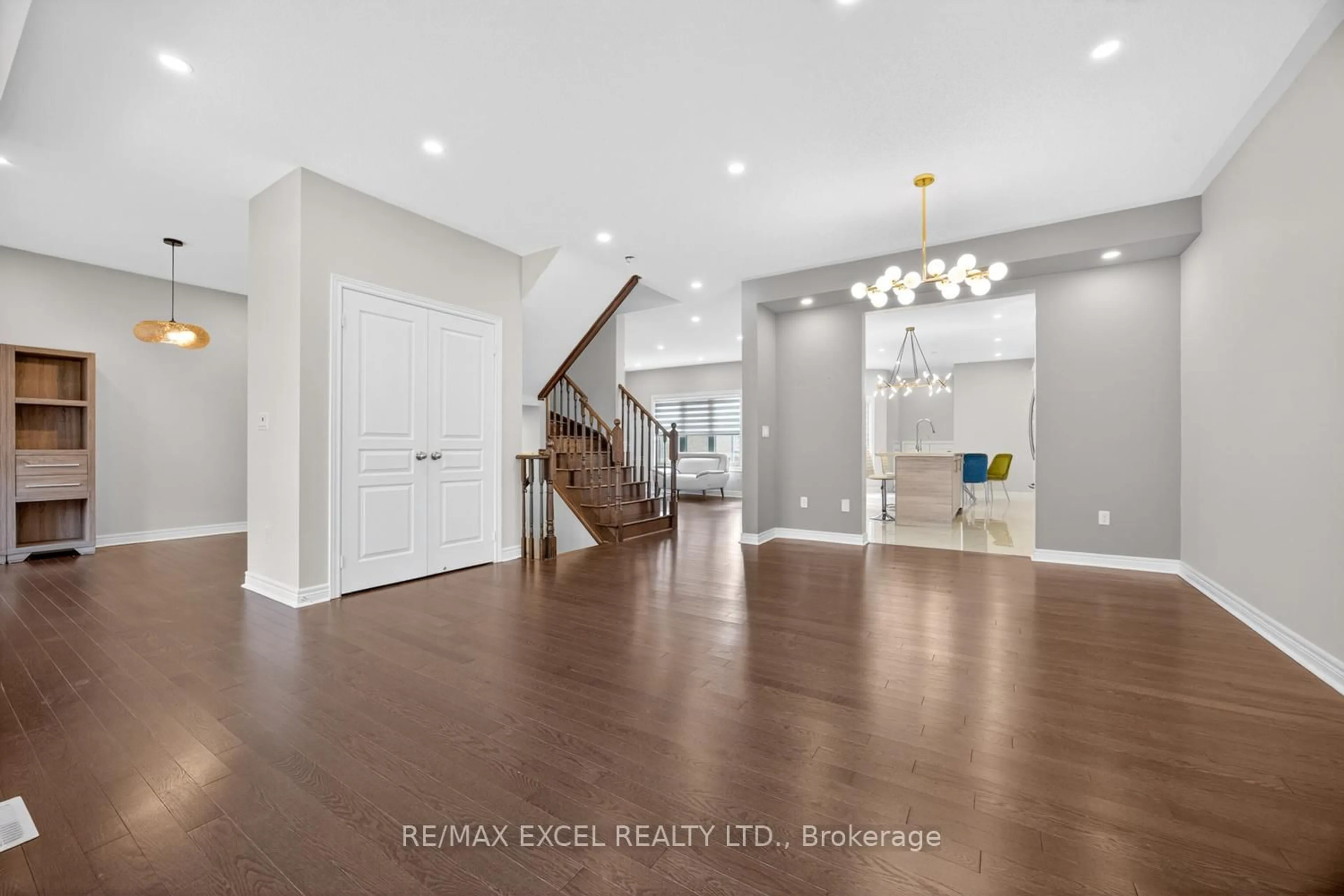 Indoor entryway for 77 Sunnyside Hill Rd, Markham Ontario L6B 0Z8