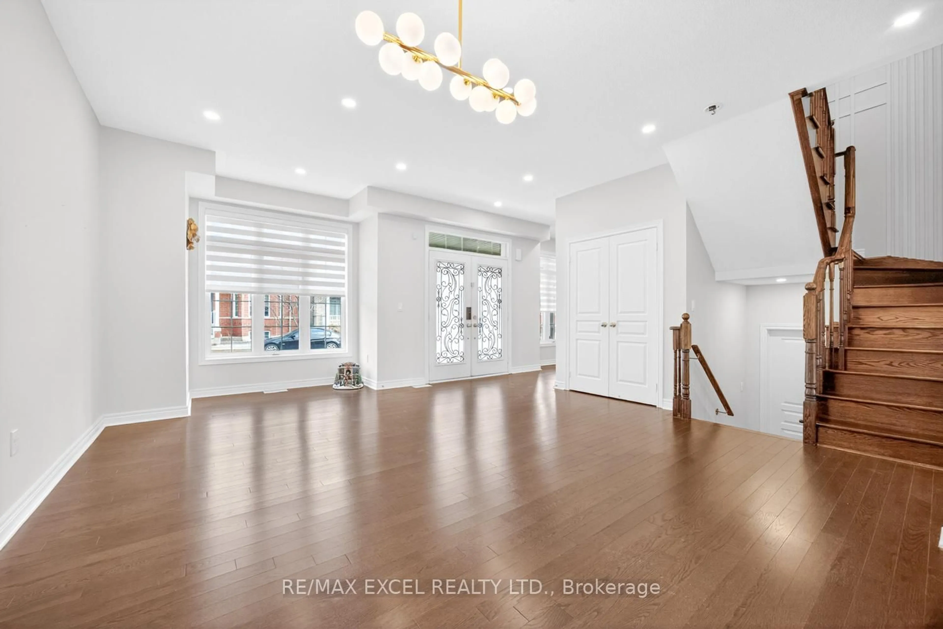 Indoor entryway for 77 Sunnyside Hill Rd, Markham Ontario L6B 0Z8
