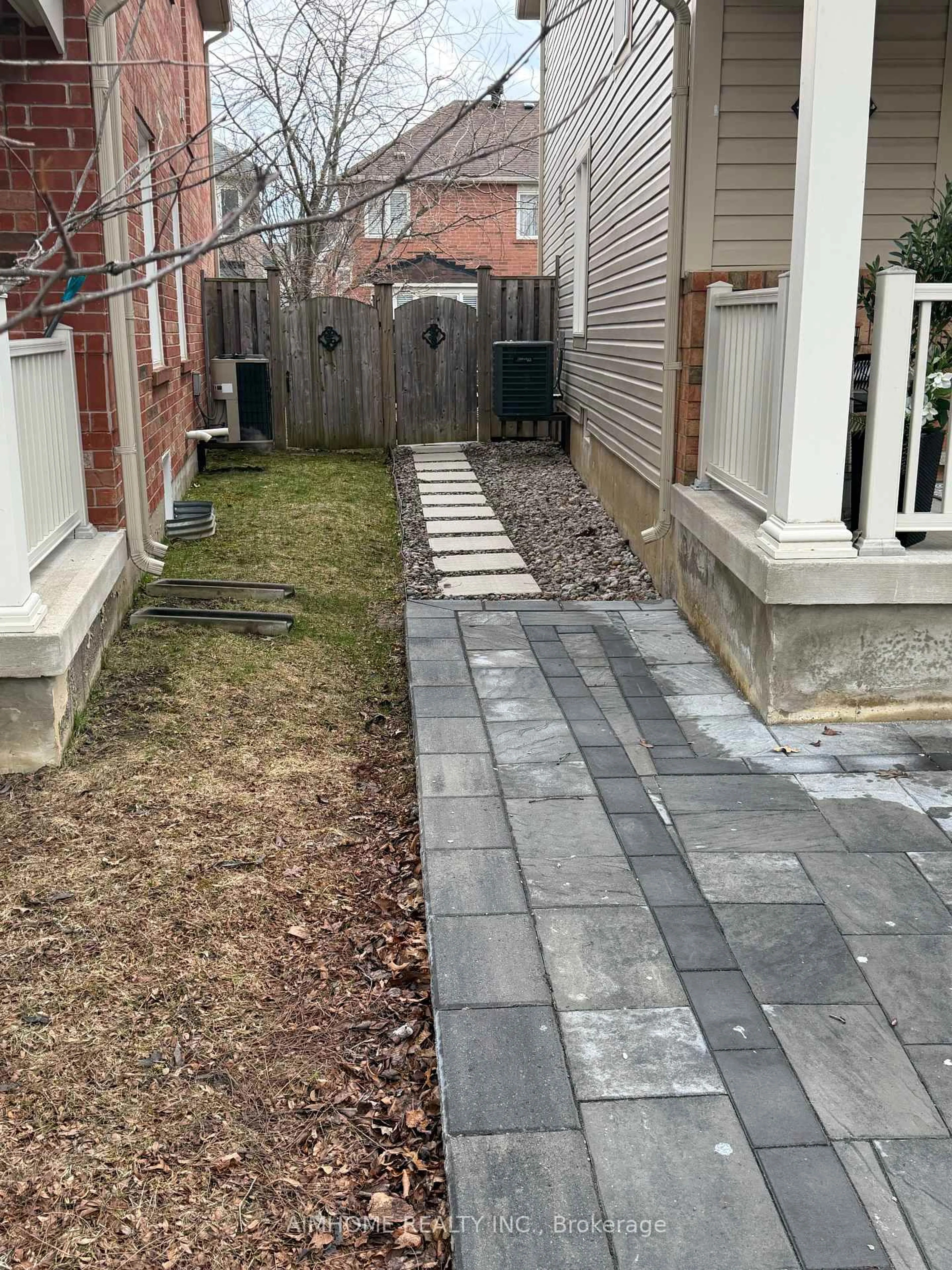 Patio, street for 49 Fred Silvester Rd, Whitchurch-Stouffville Ontario L4A 0J6