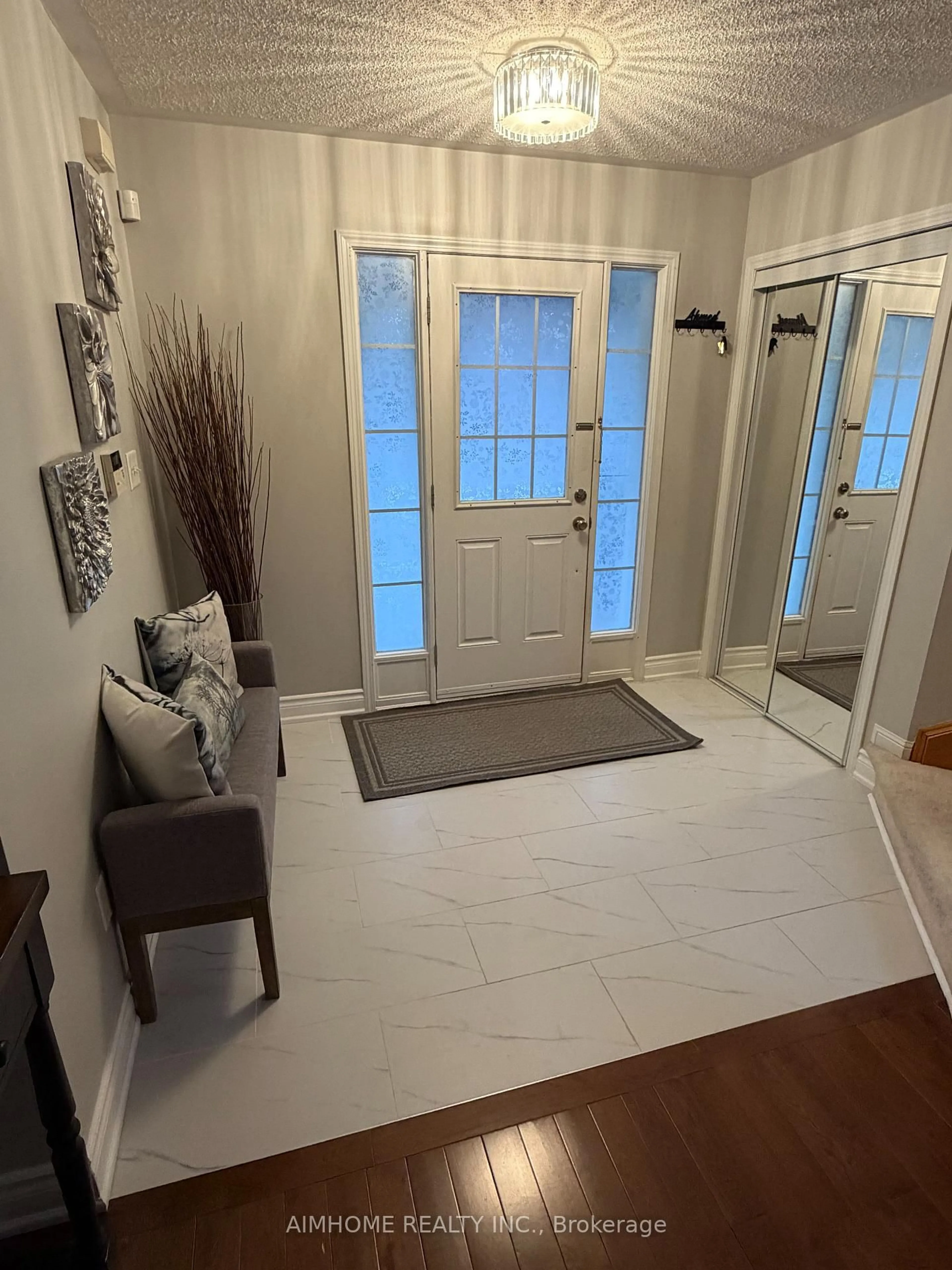 Indoor entryway for 49 Fred Silvester Rd, Whitchurch-Stouffville Ontario L4A 0J6