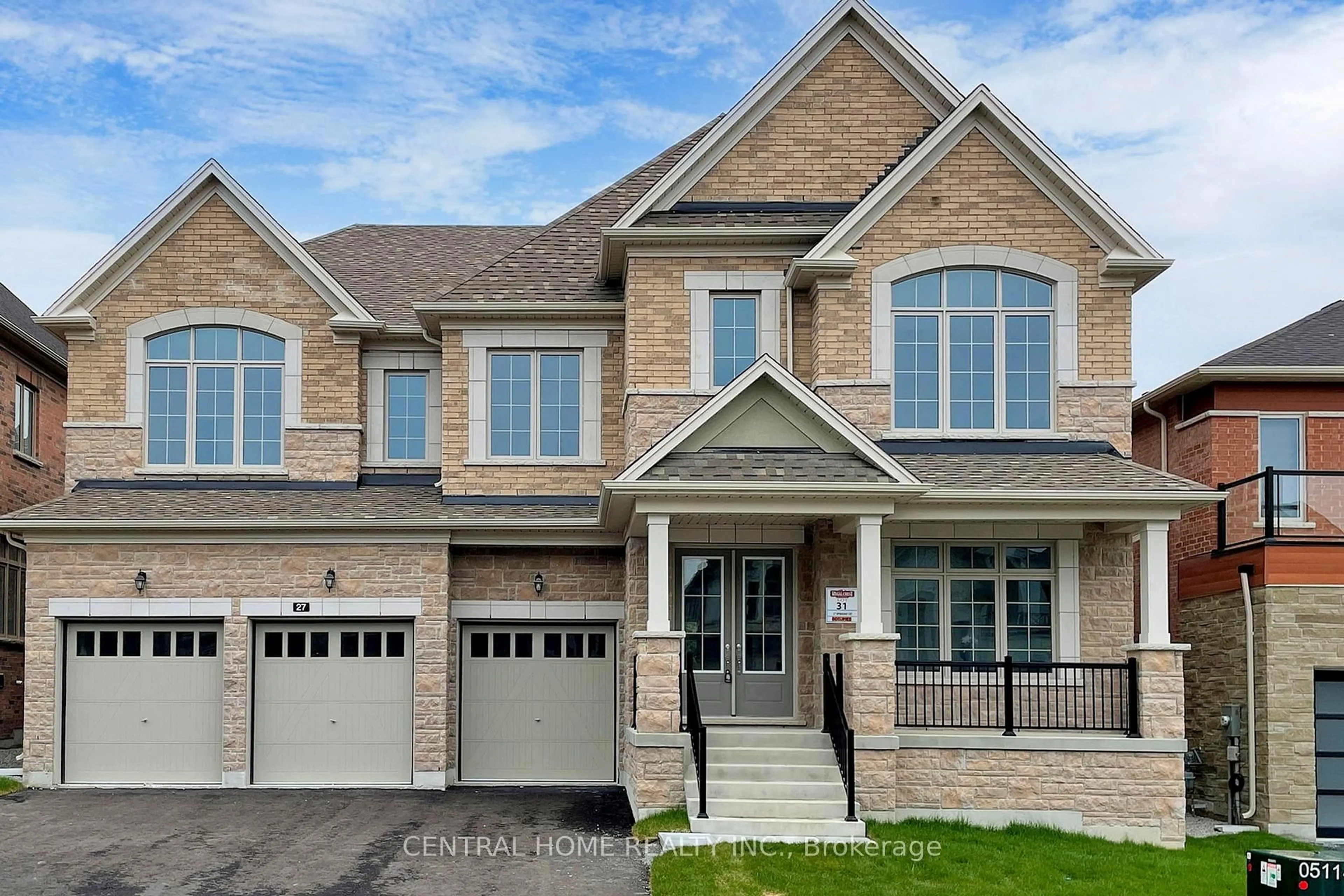 Home with brick exterior material, street for 27 Upbound Crt, East Gwillimbury Ontario L9N 0E5