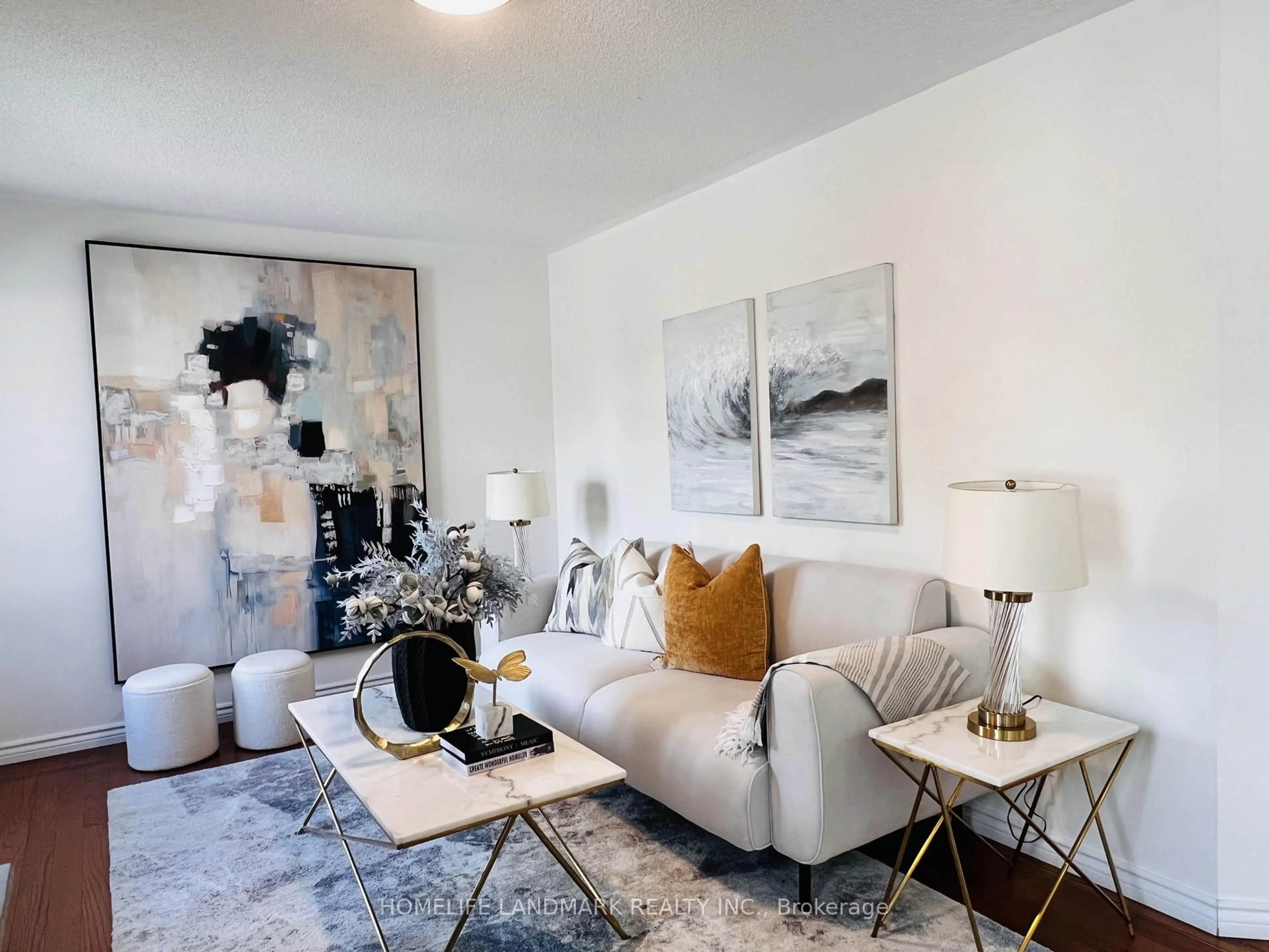 Living room with furniture, unknown for 887 College Manor Dr, Newmarket Ontario L3Y 8G9