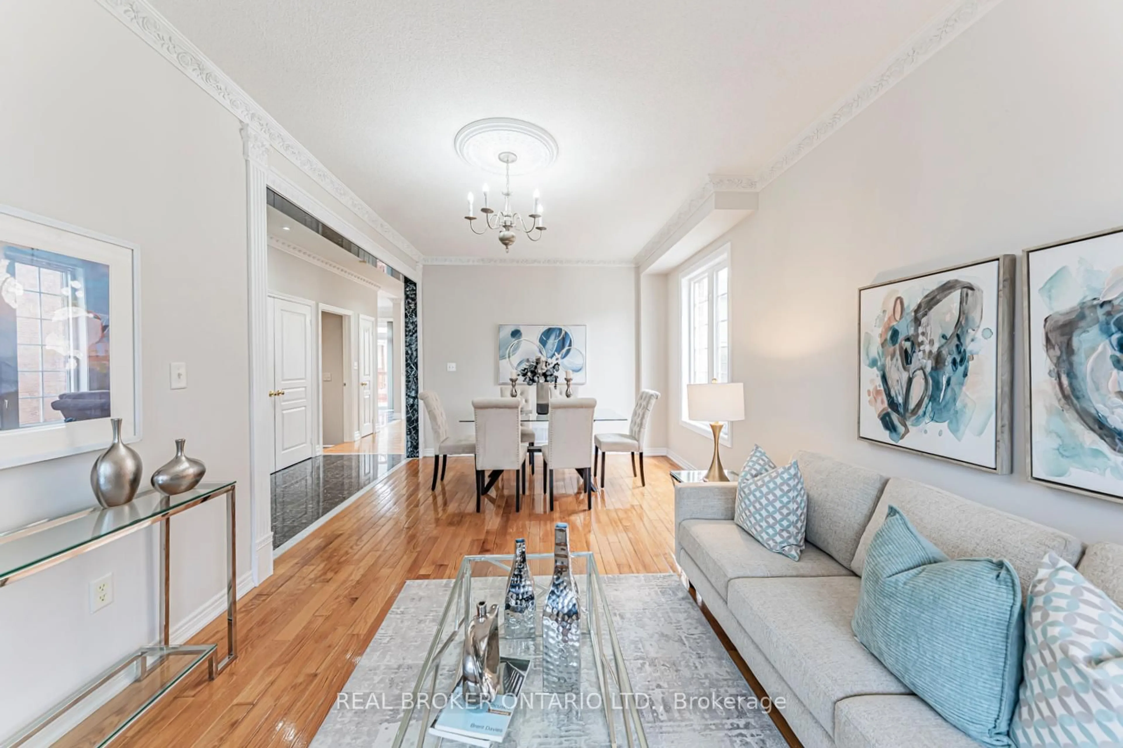 Living room with furniture, unknown for 33 Kingshill Rd, Richmond Hill Ontario L4E 4B1