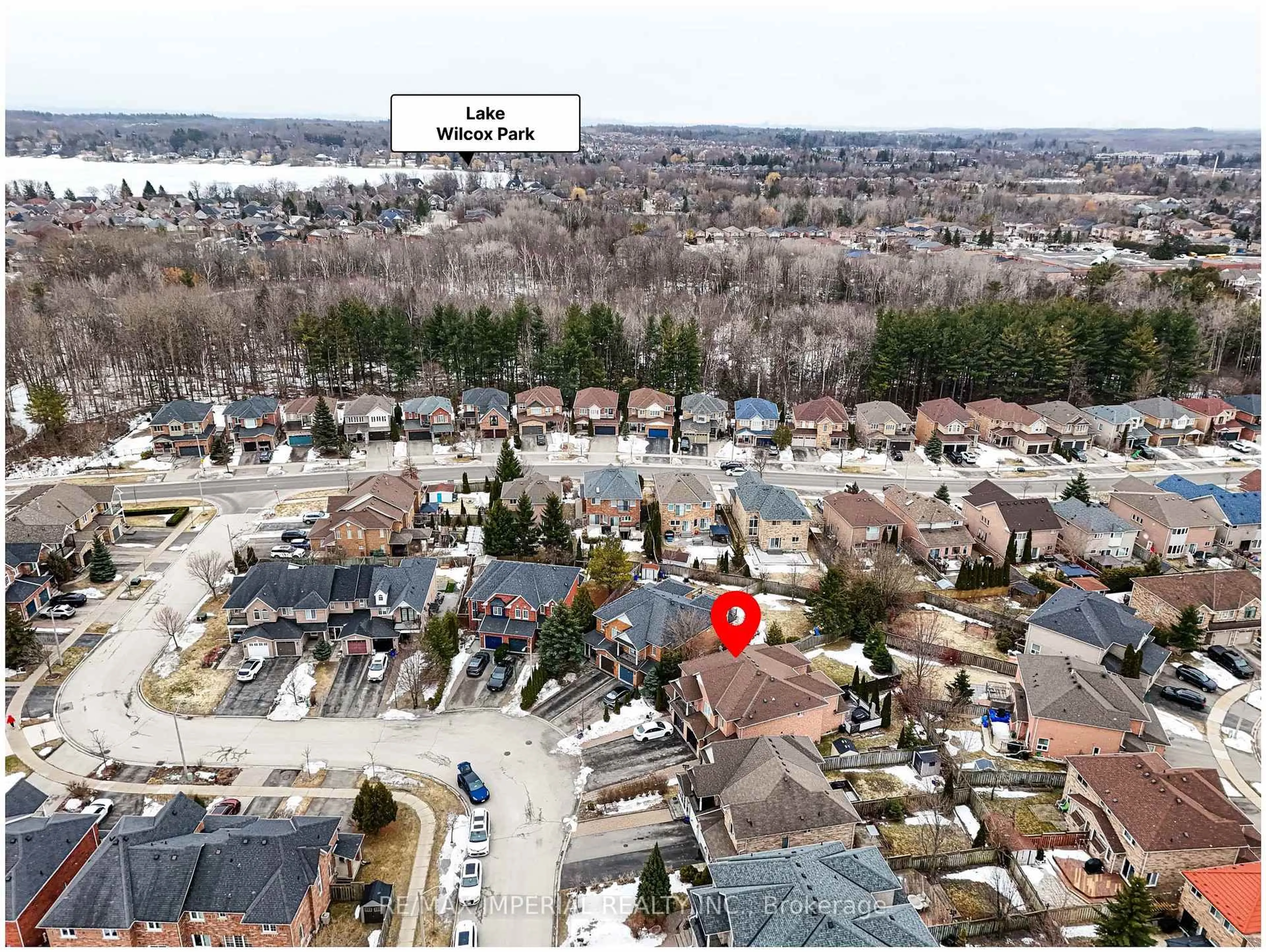 A pic from outside/outdoor area/front of a property/back of a property/a pic from drone, mountain view for 95 Long Point Dr, Richmond Hill Ontario L4E 3Z7