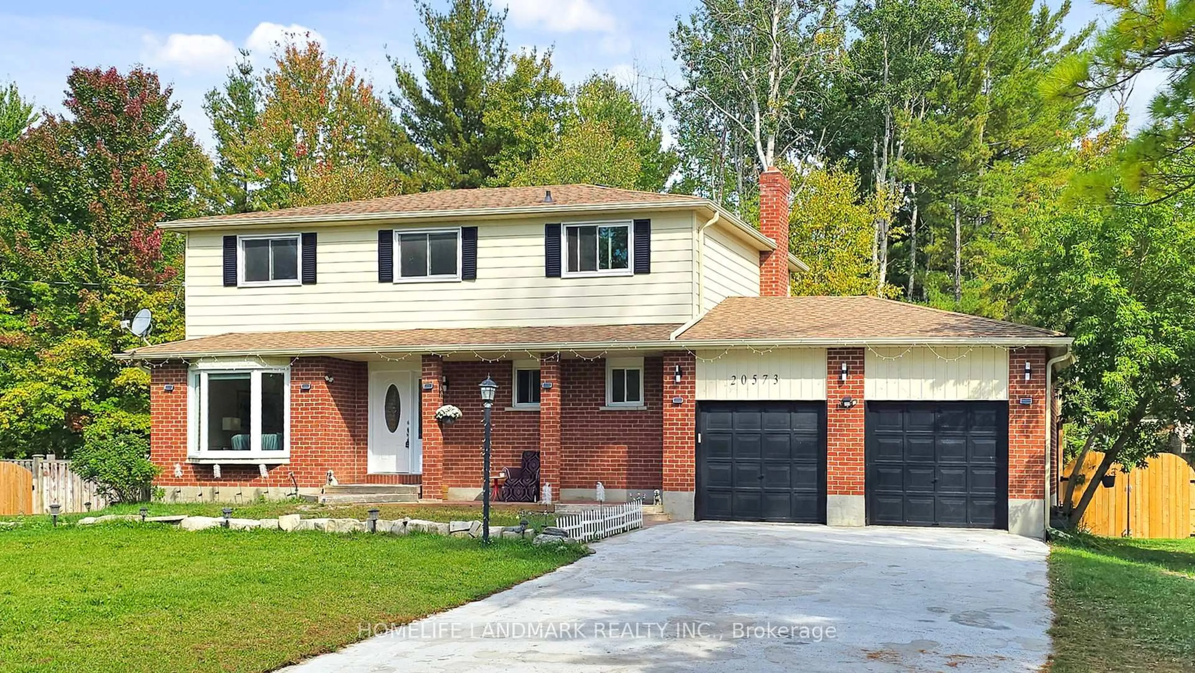 Home with brick exterior material, street for 20573 Yonge St, East Gwillimbury Ontario L3Y 4V8