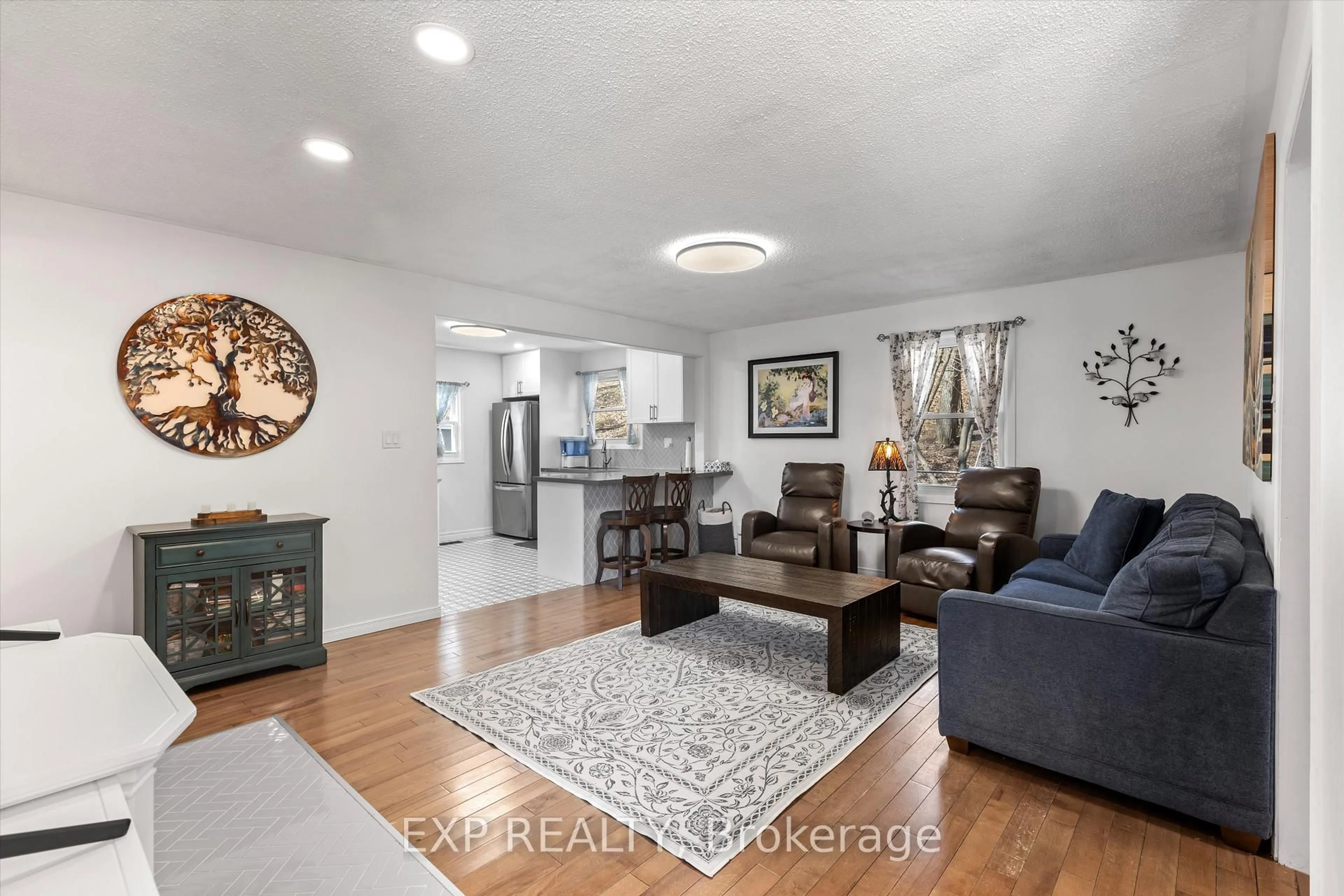 Living room with furniture, unknown for 34 Connor Dr, Whitchurch-Stouffville Ontario L4A 7X3