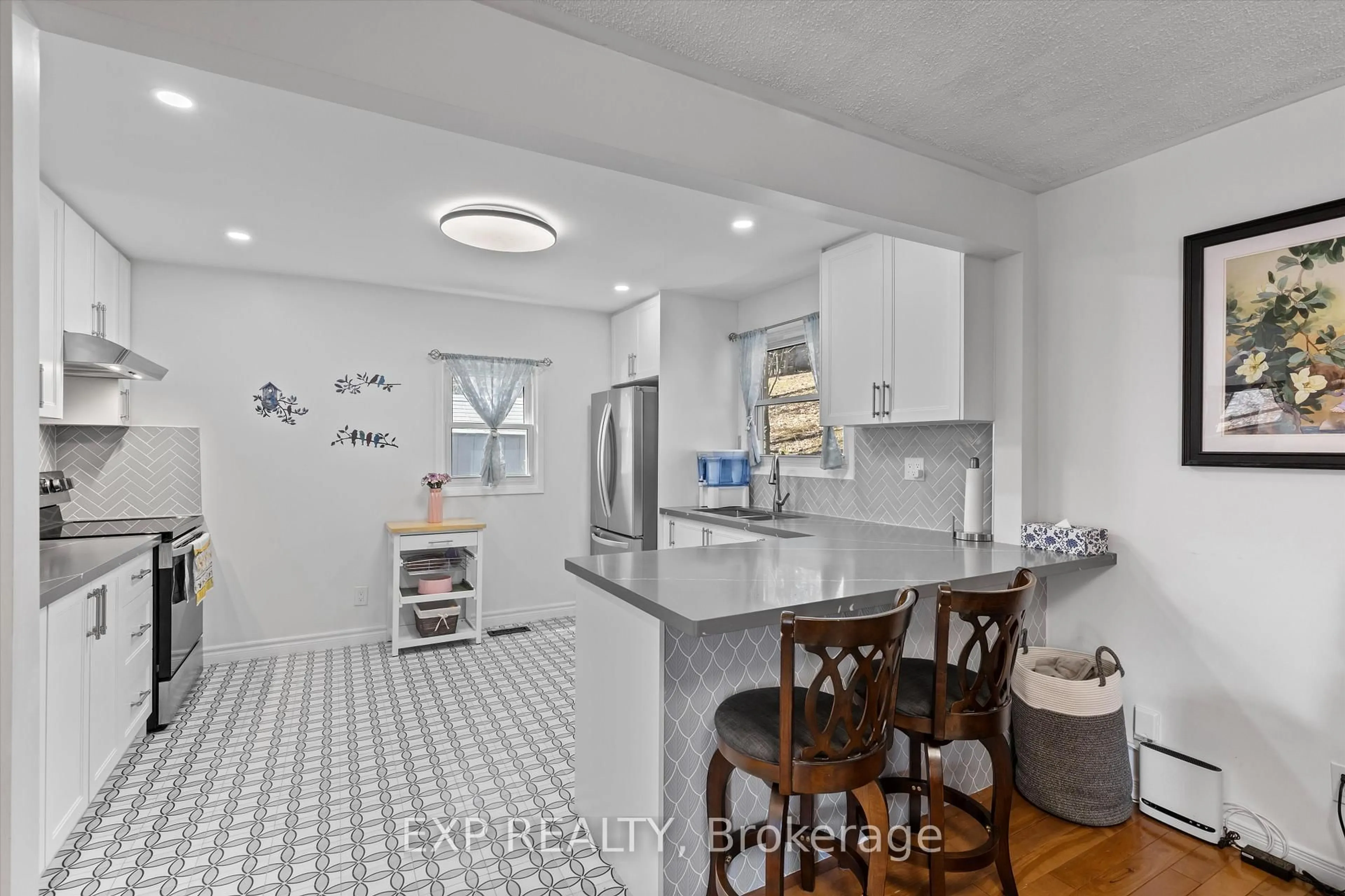 Open concept kitchen, ceramic/tile floor for 34 Connor Dr, Whitchurch-Stouffville Ontario L4A 7X3