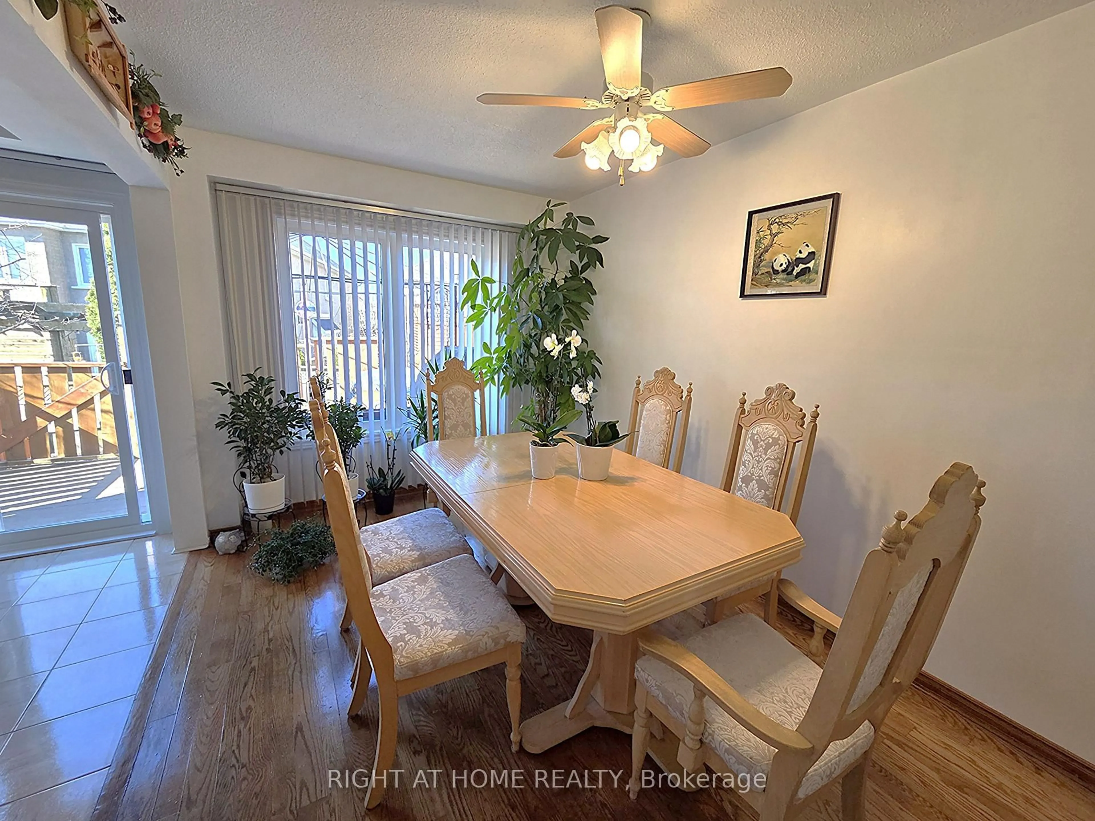 Dining room, wood/laminate floor for 28 Foxtail Rdge, Newmarket Ontario L3X 1Z6