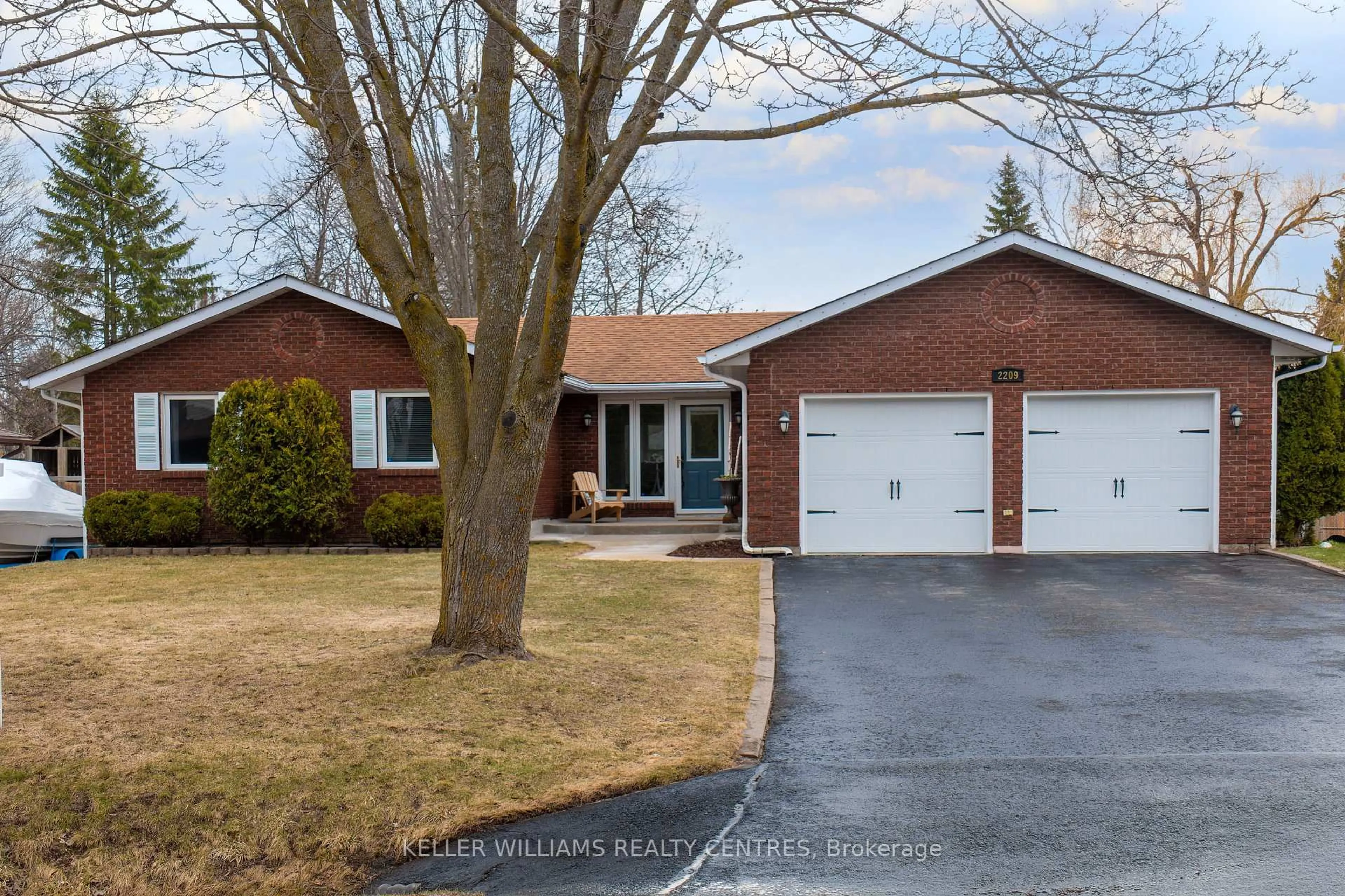 Home with brick exterior material, street for 2209 Willard Ave, Innisfil Ontario L9S 2C1