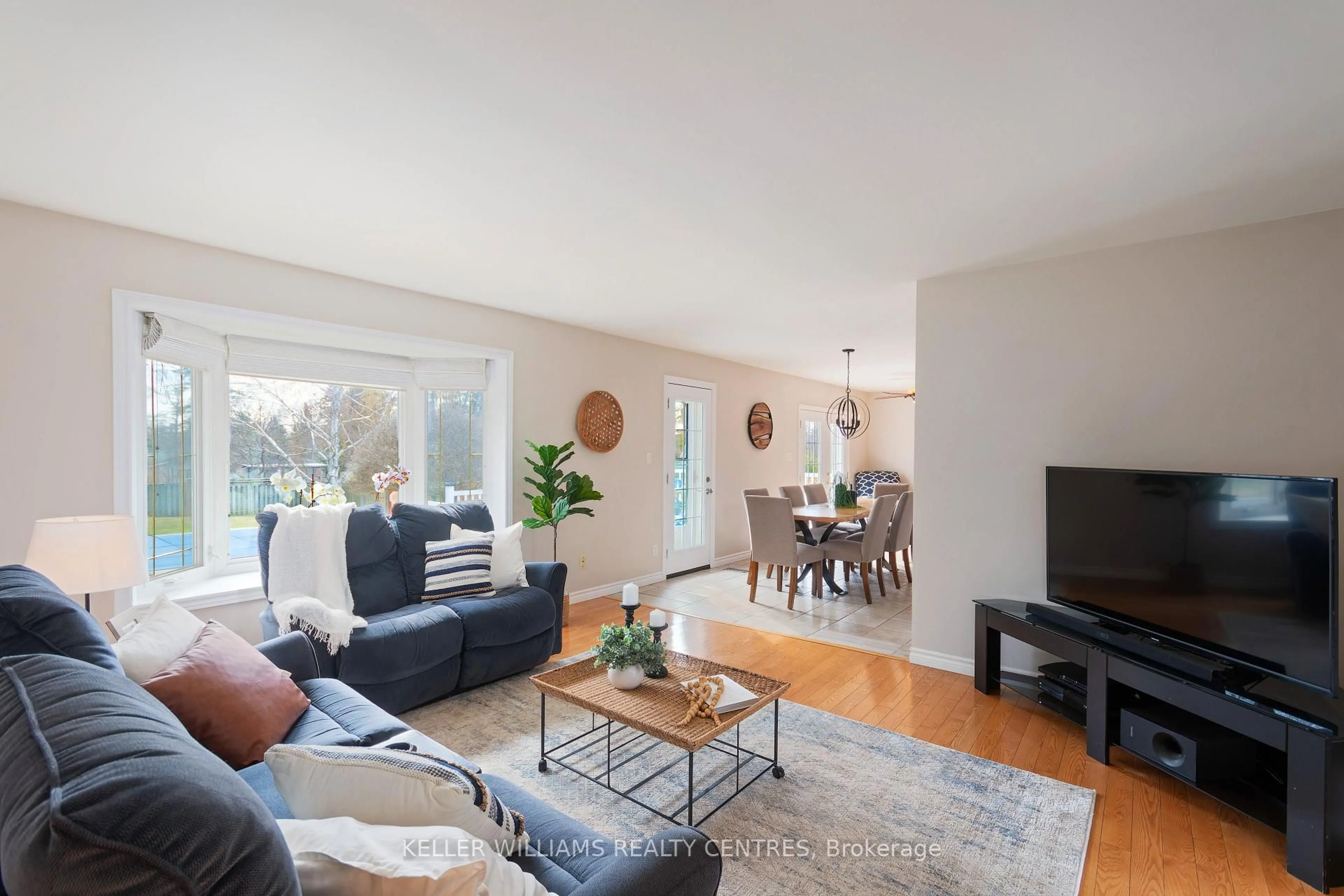 Living room with furniture, unknown for 2209 Willard Ave, Innisfil Ontario L9S 2C1