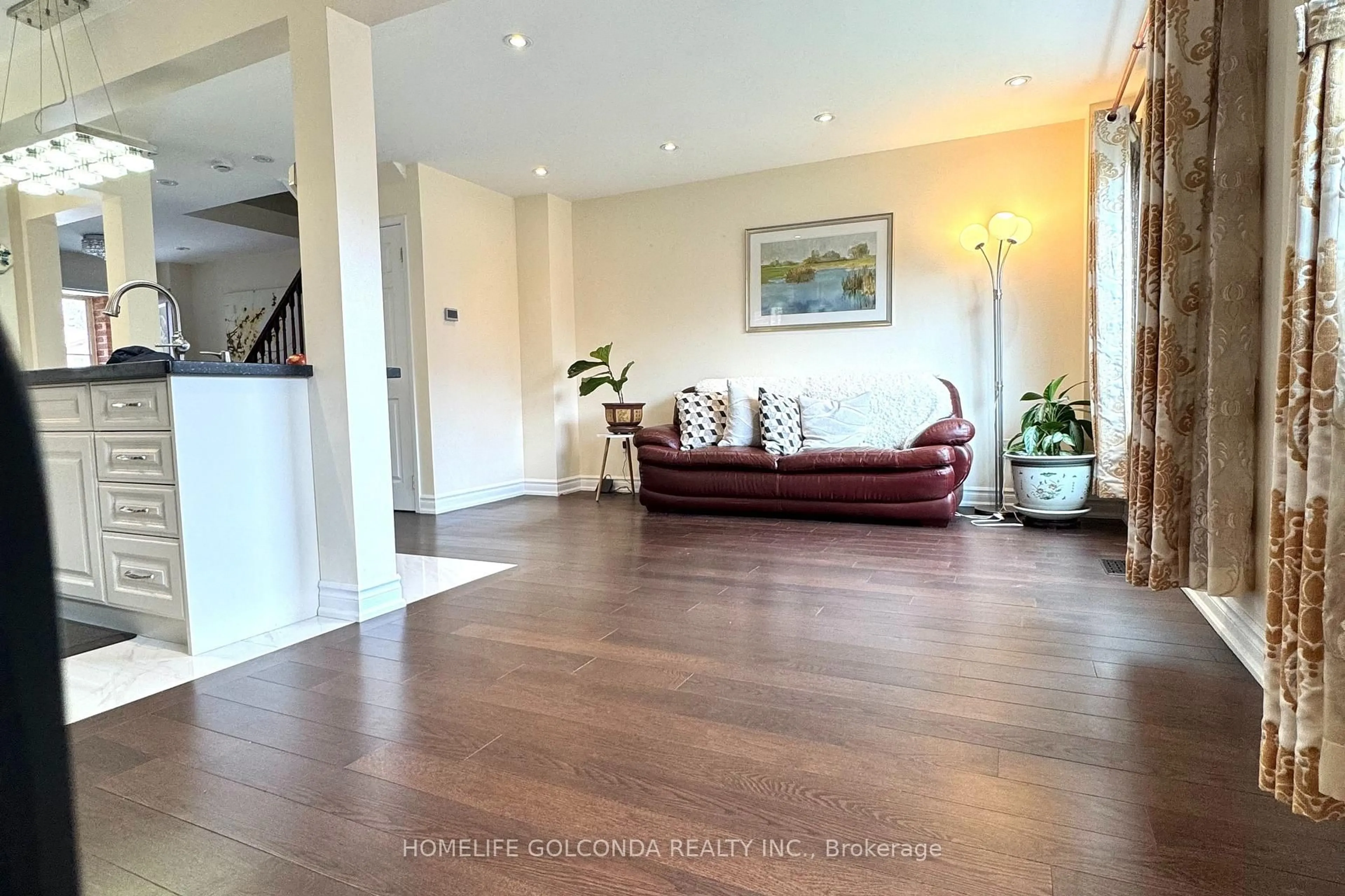 Indoor foyer for 21 Belvedere Cres, Richmond Hill Ontario L4C 8W1