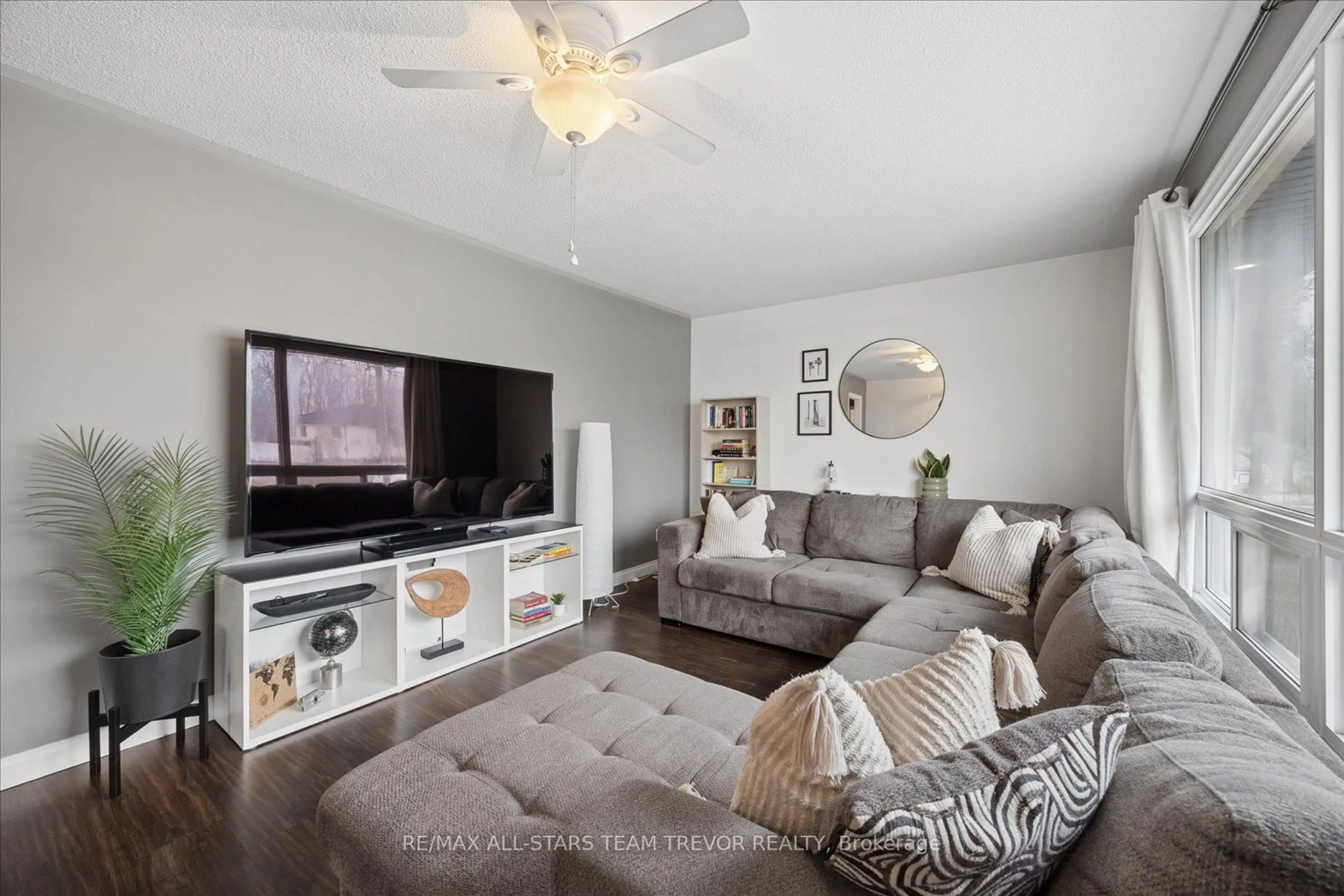 Living room with furniture, unknown for 512 Sarah St, Brock Ontario L0K 1A0