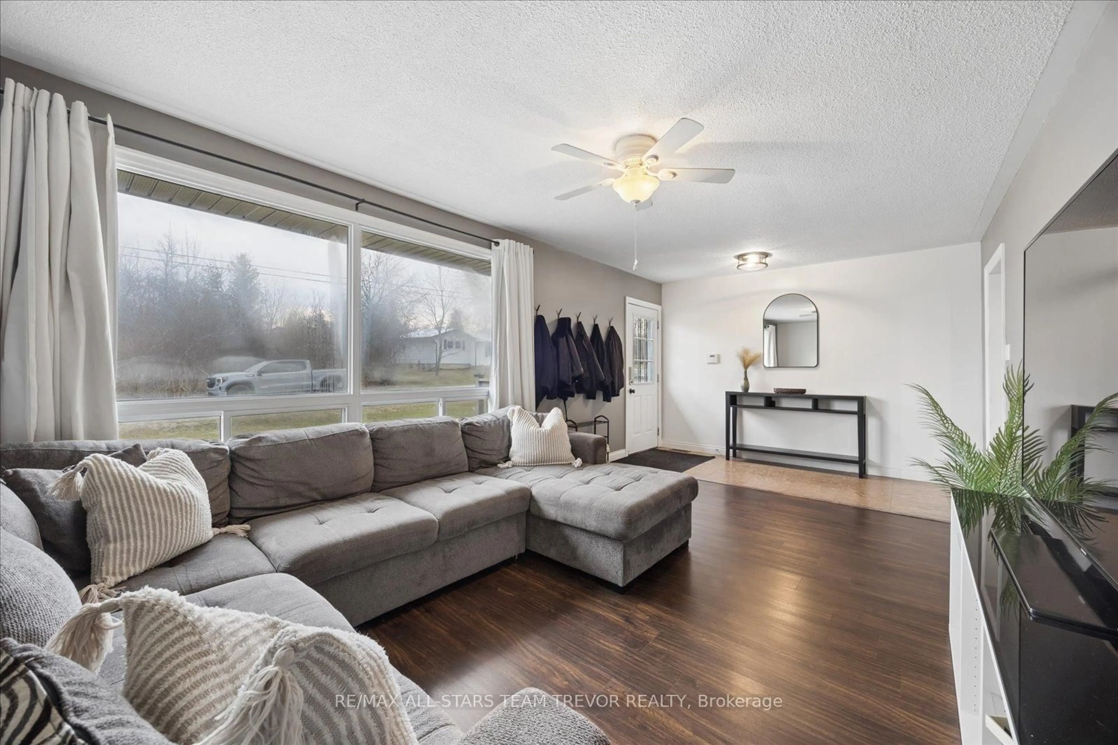 Living room with furniture, unknown for 512 Sarah St, Brock Ontario L0K 1A0