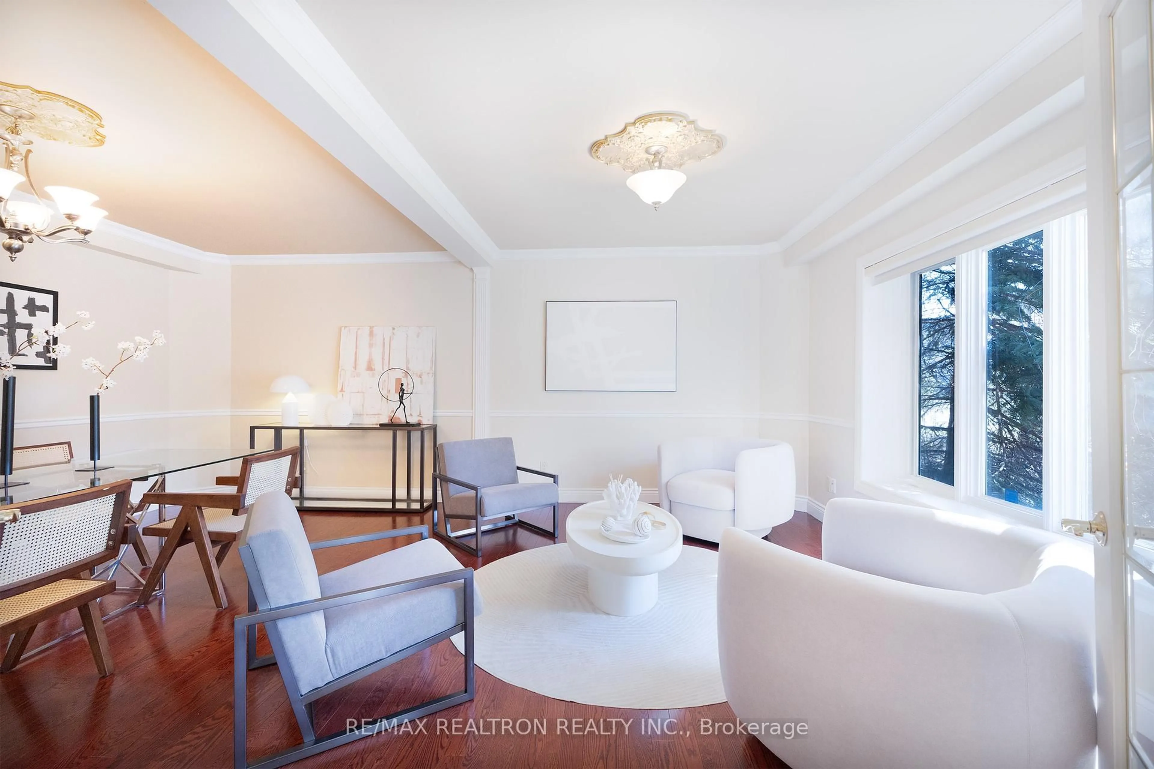 Living room with furniture, unknown for 142 Hillsview Dr, Richmond Hill Ontario L4C 1T2