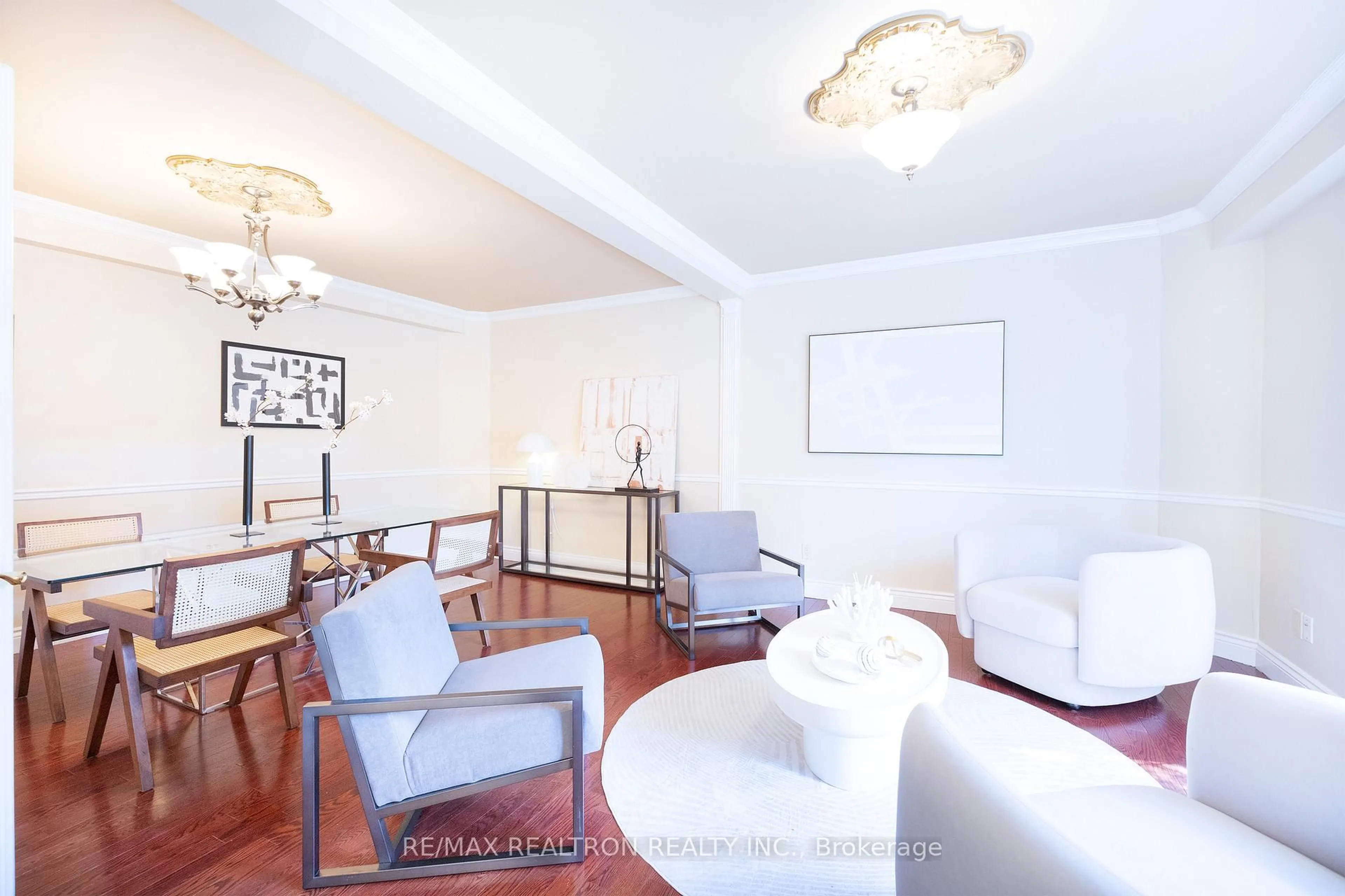 Living room with furniture, unknown for 142 Hillsview Dr, Richmond Hill Ontario L4C 1T2