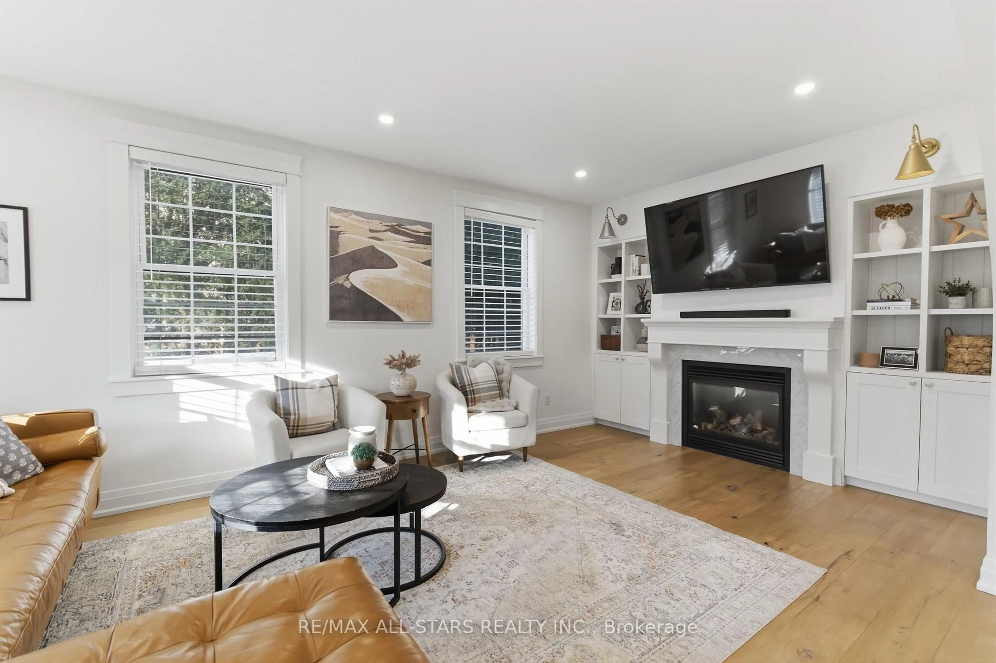 Living room with furniture, unknown for 83 Toronto St, Uxbridge Ontario L9P 1H1