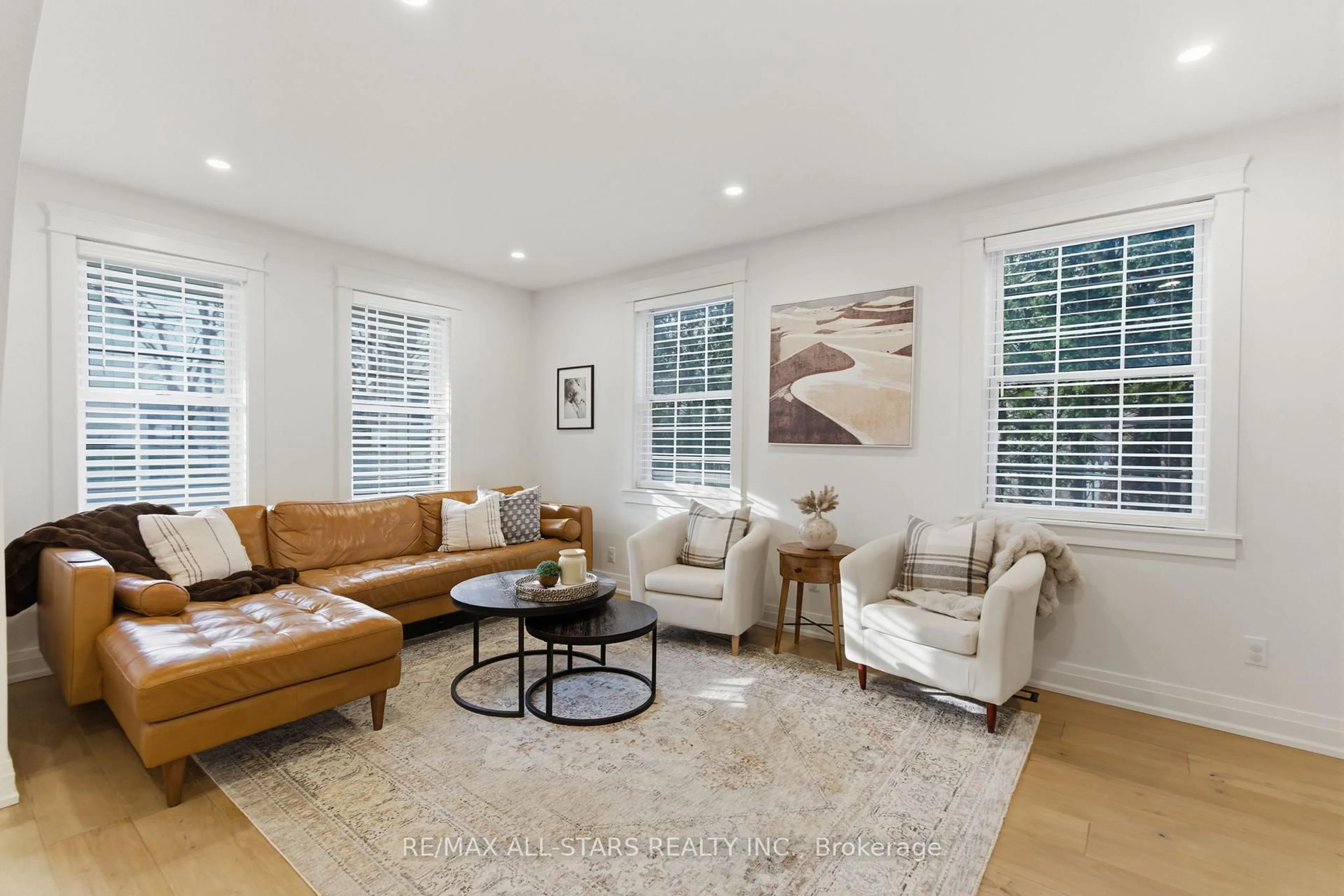 Living room with furniture, unknown for 83 Toronto St, Uxbridge Ontario L9P 1H1