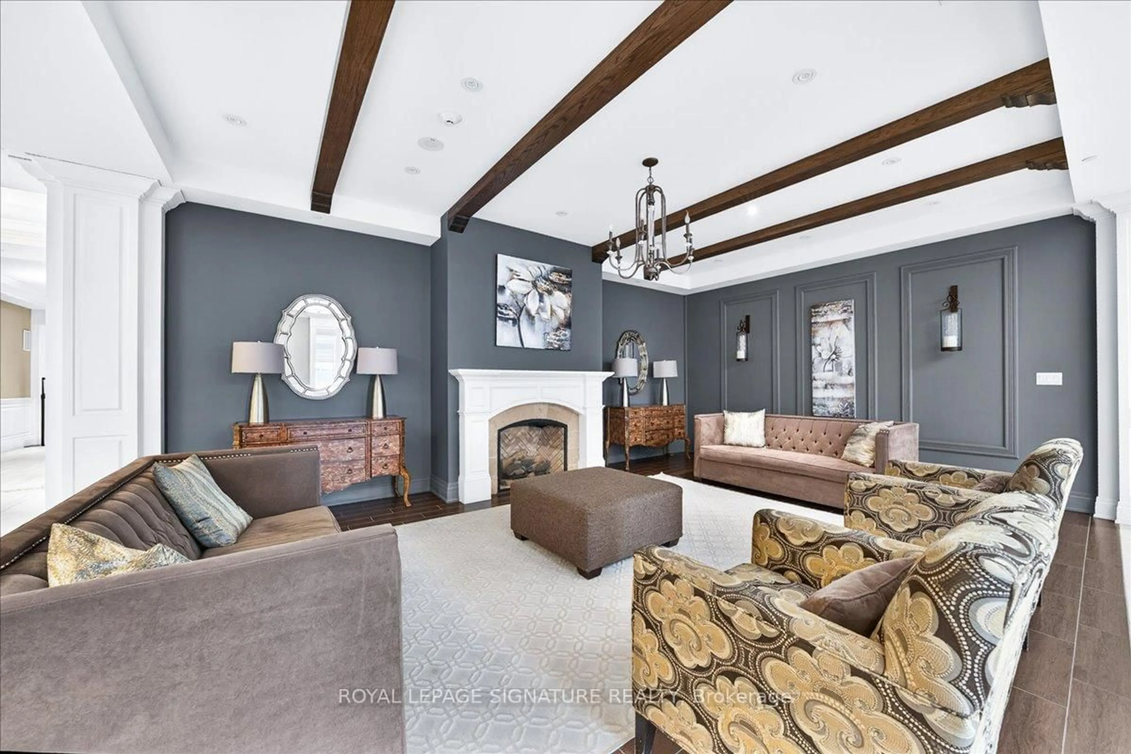 Living room with furniture, unknown for 80 Burns Blvd #327, King Ontario L7B 0B3