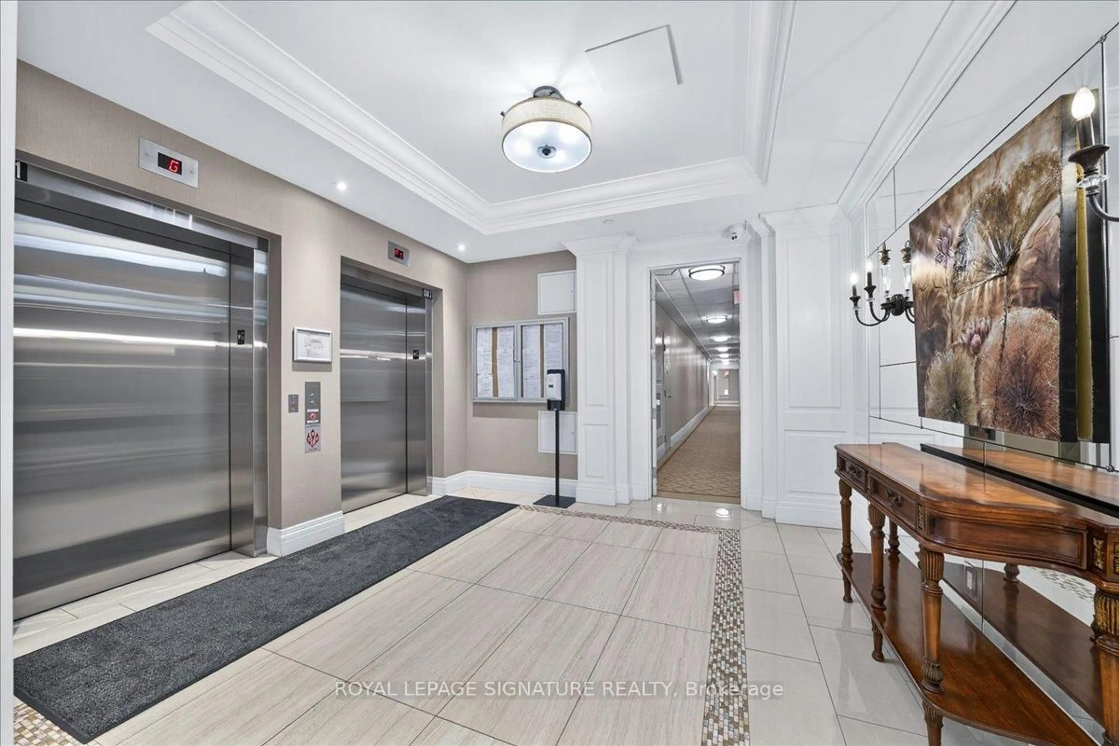 Indoor foyer for 80 Burns Blvd #327, King Ontario L7B 0B3