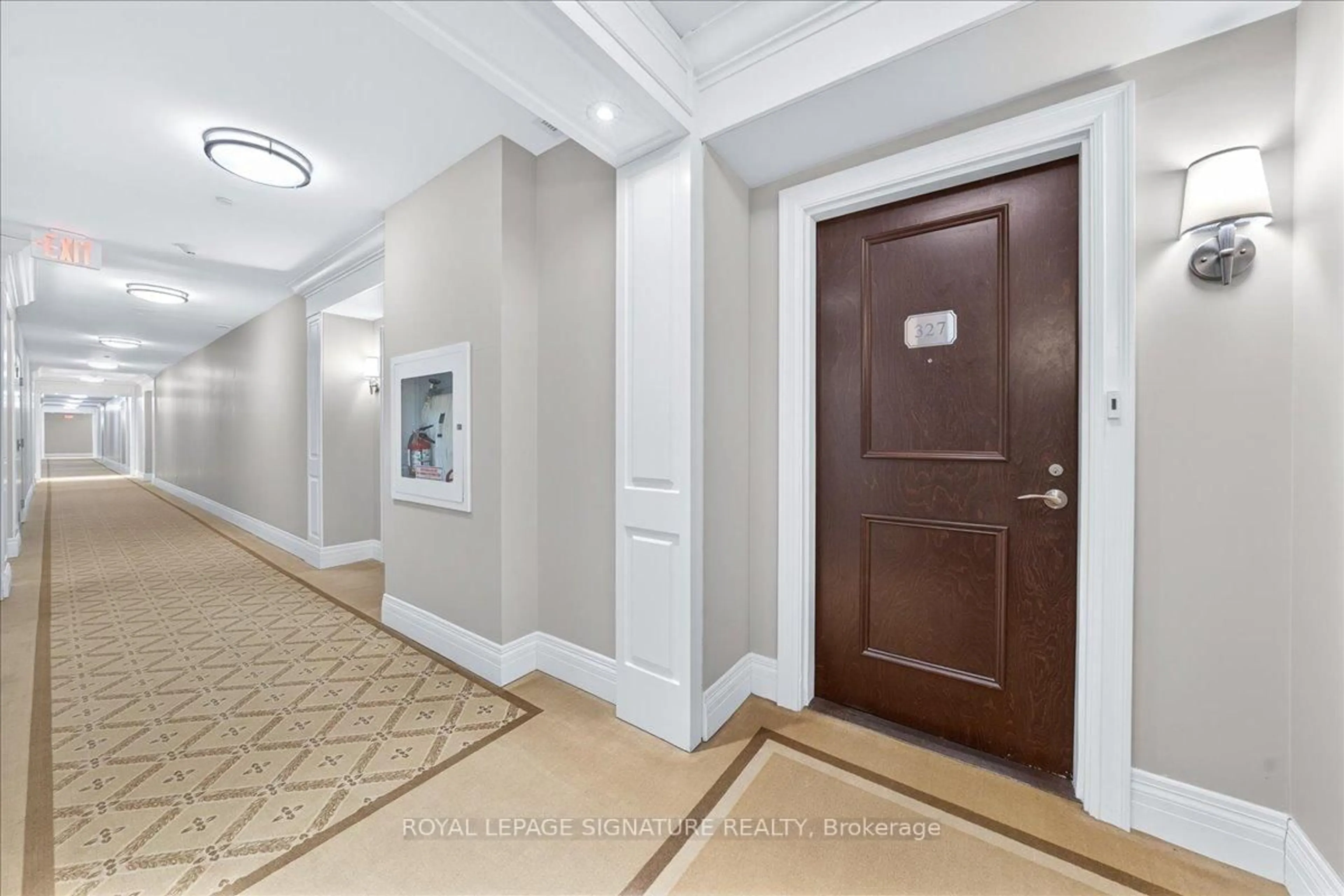 Indoor foyer for 80 Burns Blvd #327, King Ontario L7B 0B3