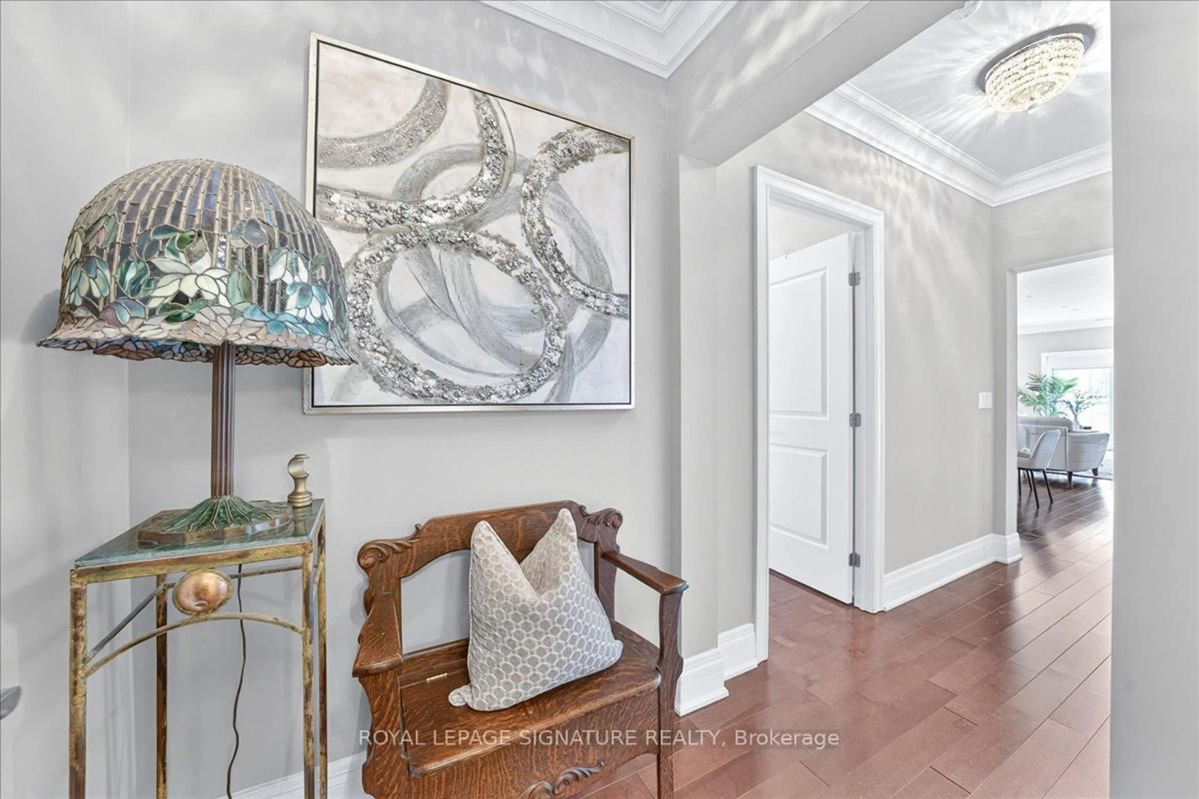 Indoor entryway for 80 Burns Blvd #327, King Ontario L7B 0B3