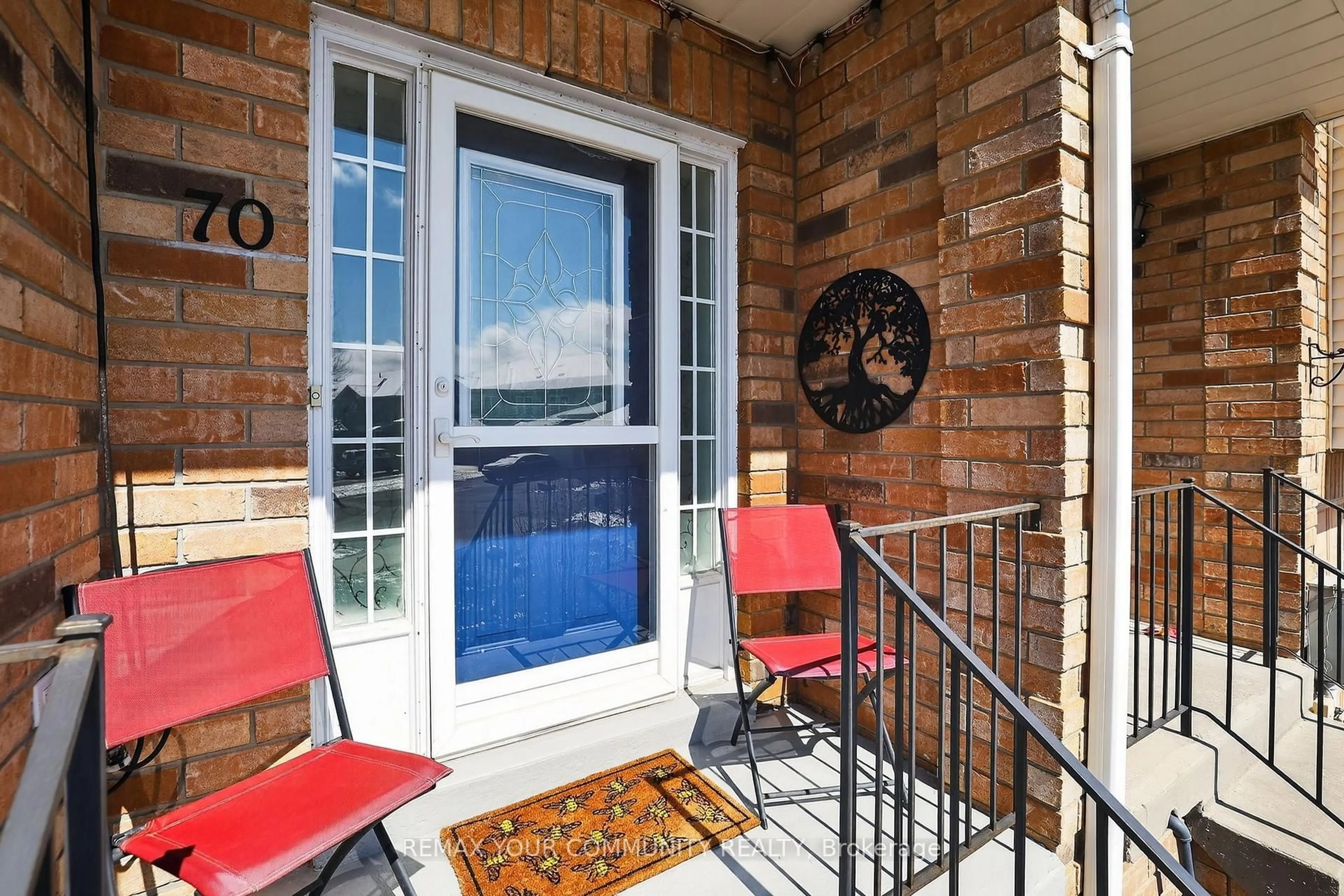 Indoor entryway for 70 Natale Crt, Bradford West Gwillimbury Ontario L3Z 3B1