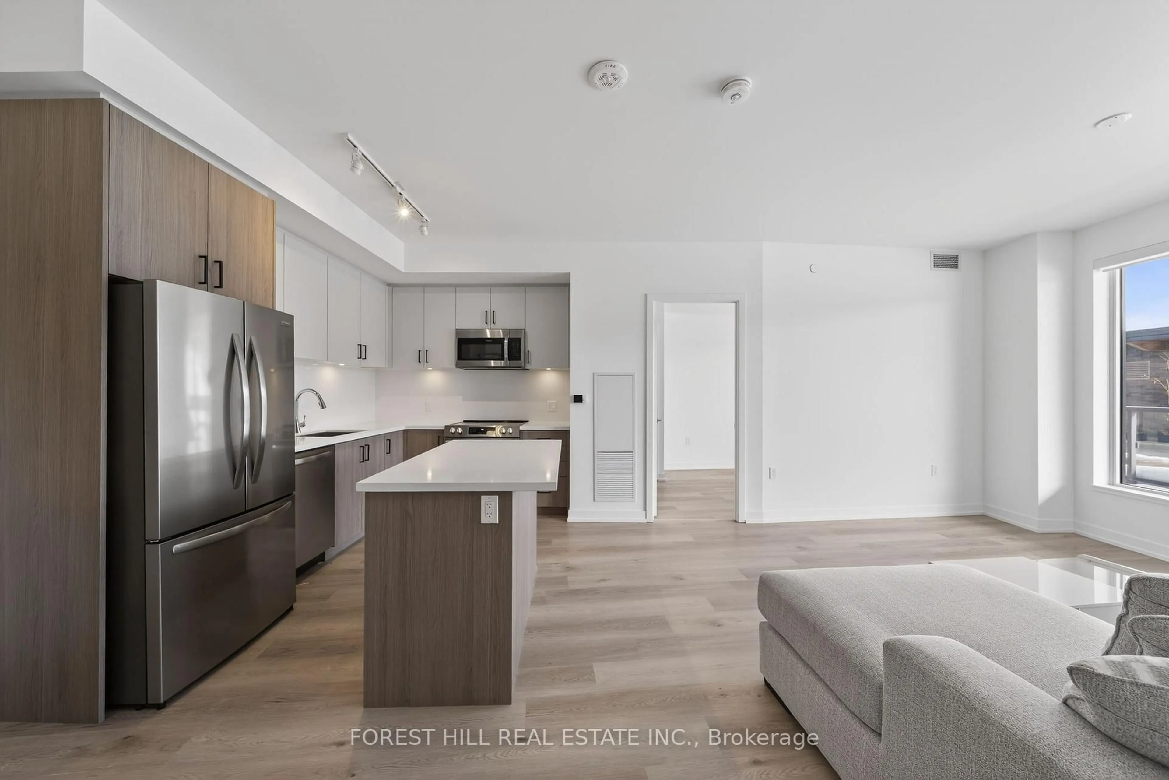 Open concept kitchen, unknown for 333 Sunseeker Ave #131, Innisfil Ontario L9S 0R9