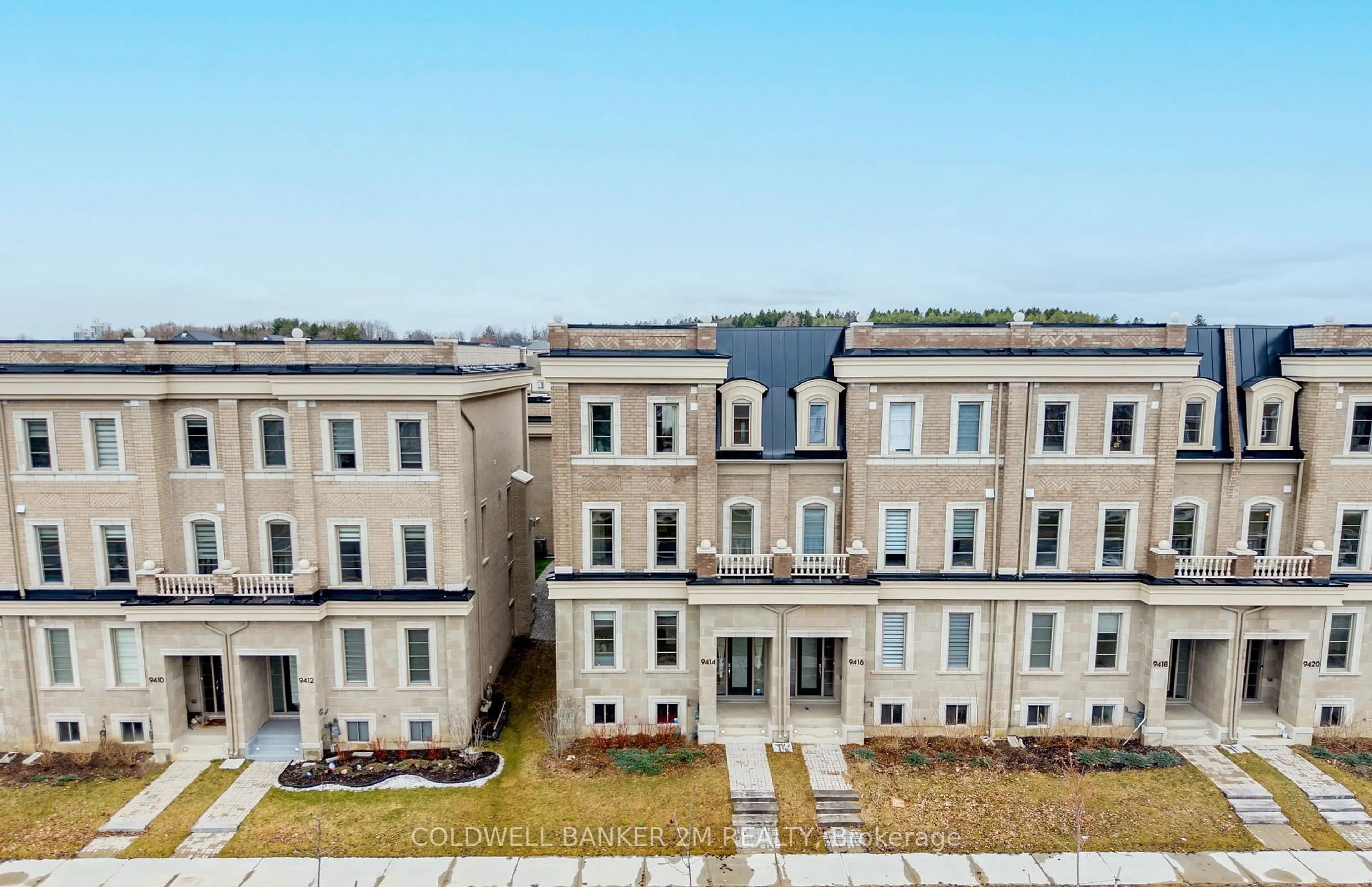 A pic from outside/outdoor area/front of a property/back of a property/a pic from drone, unknown for 9414 Bayview Ave, Richmond Hill Ontario L4C 5G9