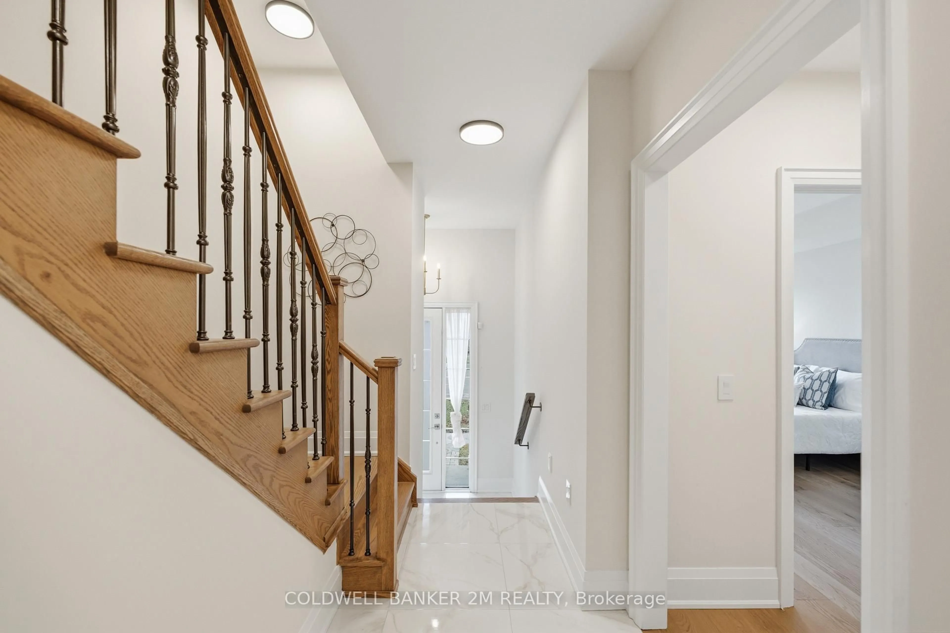 Indoor entryway for 9414 Bayview Ave, Richmond Hill Ontario L4C 5G9