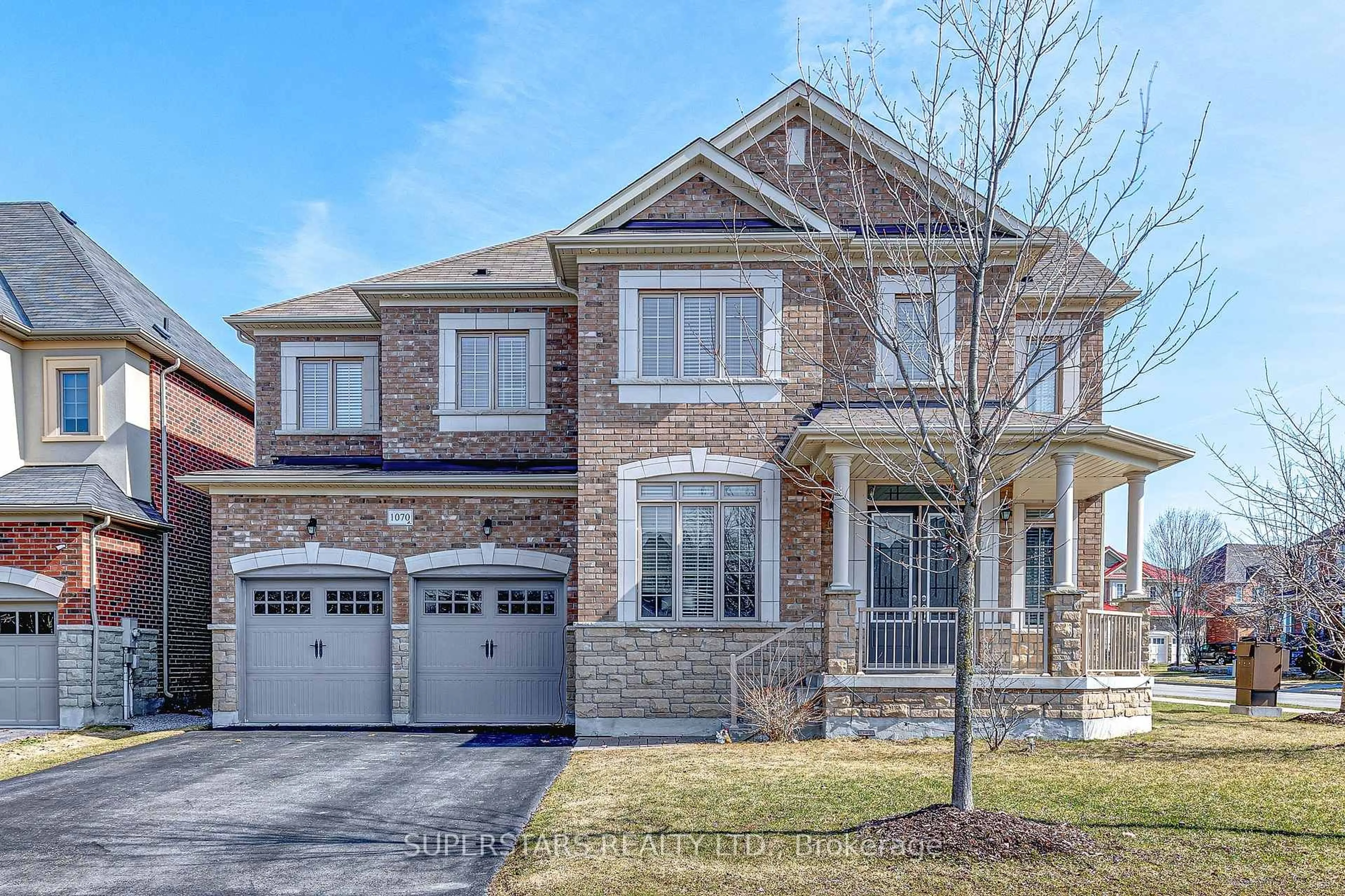Home with brick exterior material, street for 1070 Wilbur Pipher Circ, Newmarket Ontario L3X 3H7