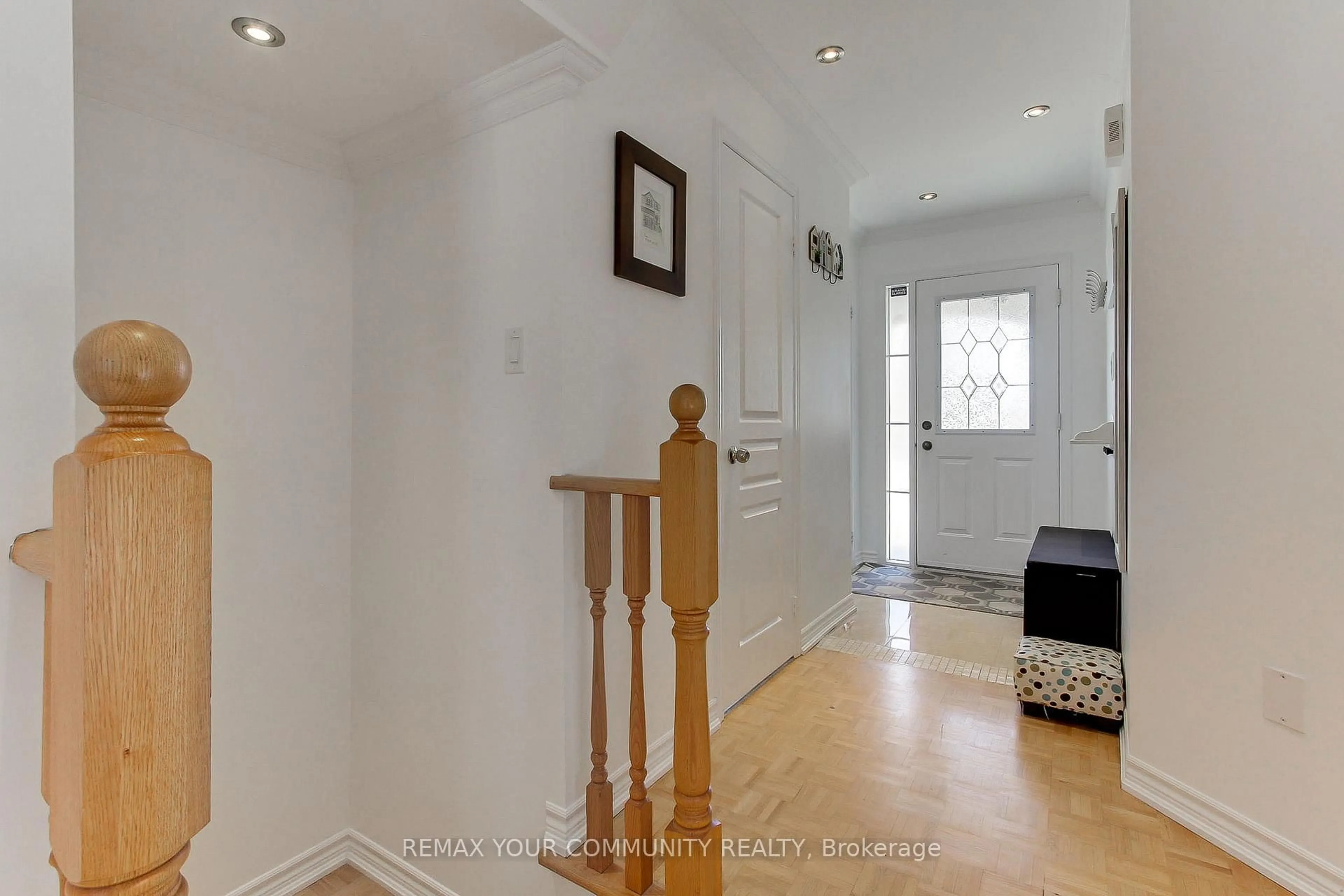 Indoor entryway for 45 Harmony Rd, Vaughan Ontario L4K 5G5