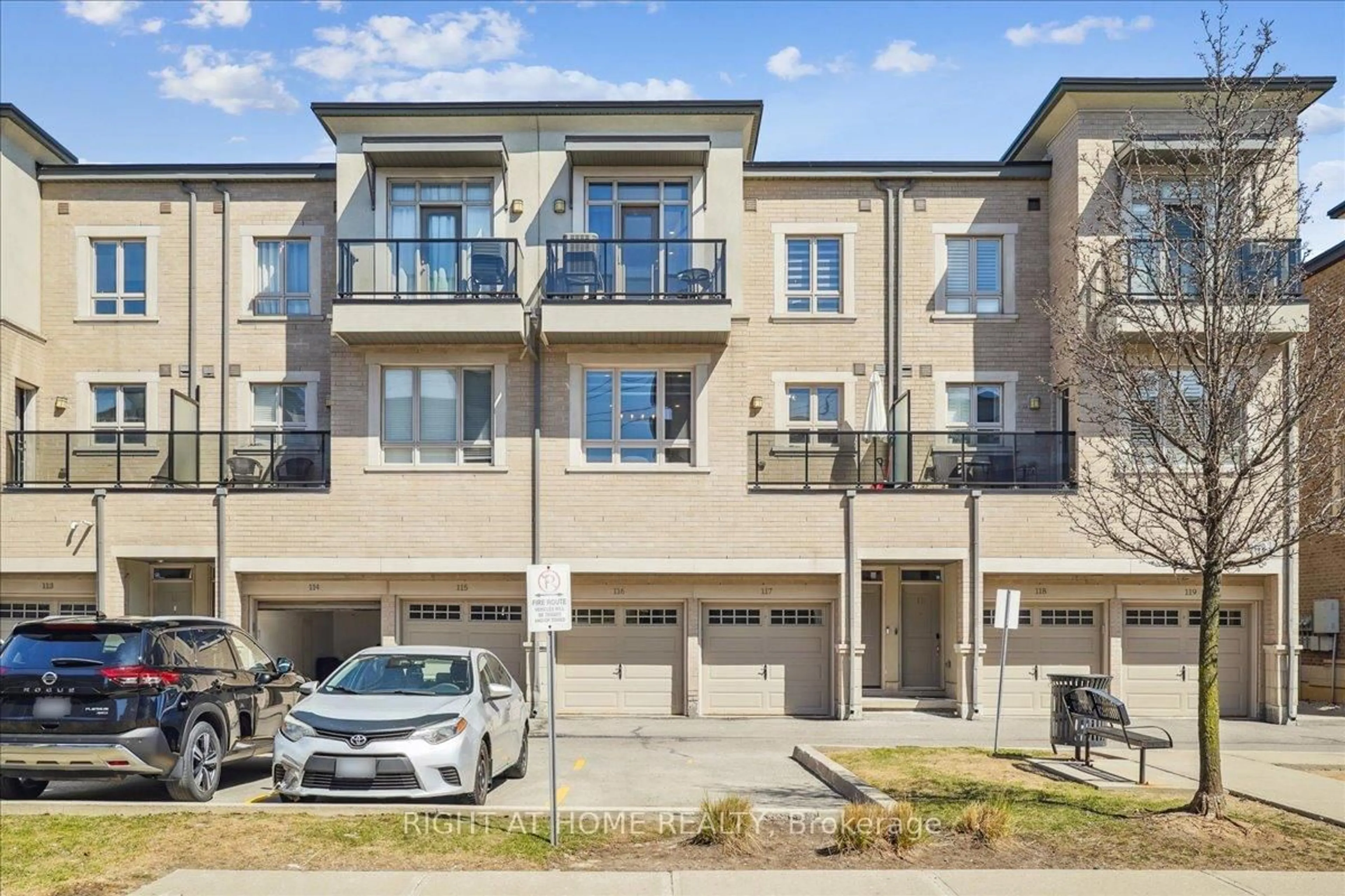 A pic from outside/outdoor area/front of a property/back of a property/a pic from drone, street for 105 Kayla Cres #14, Vaughan Ontario L6A 4W3