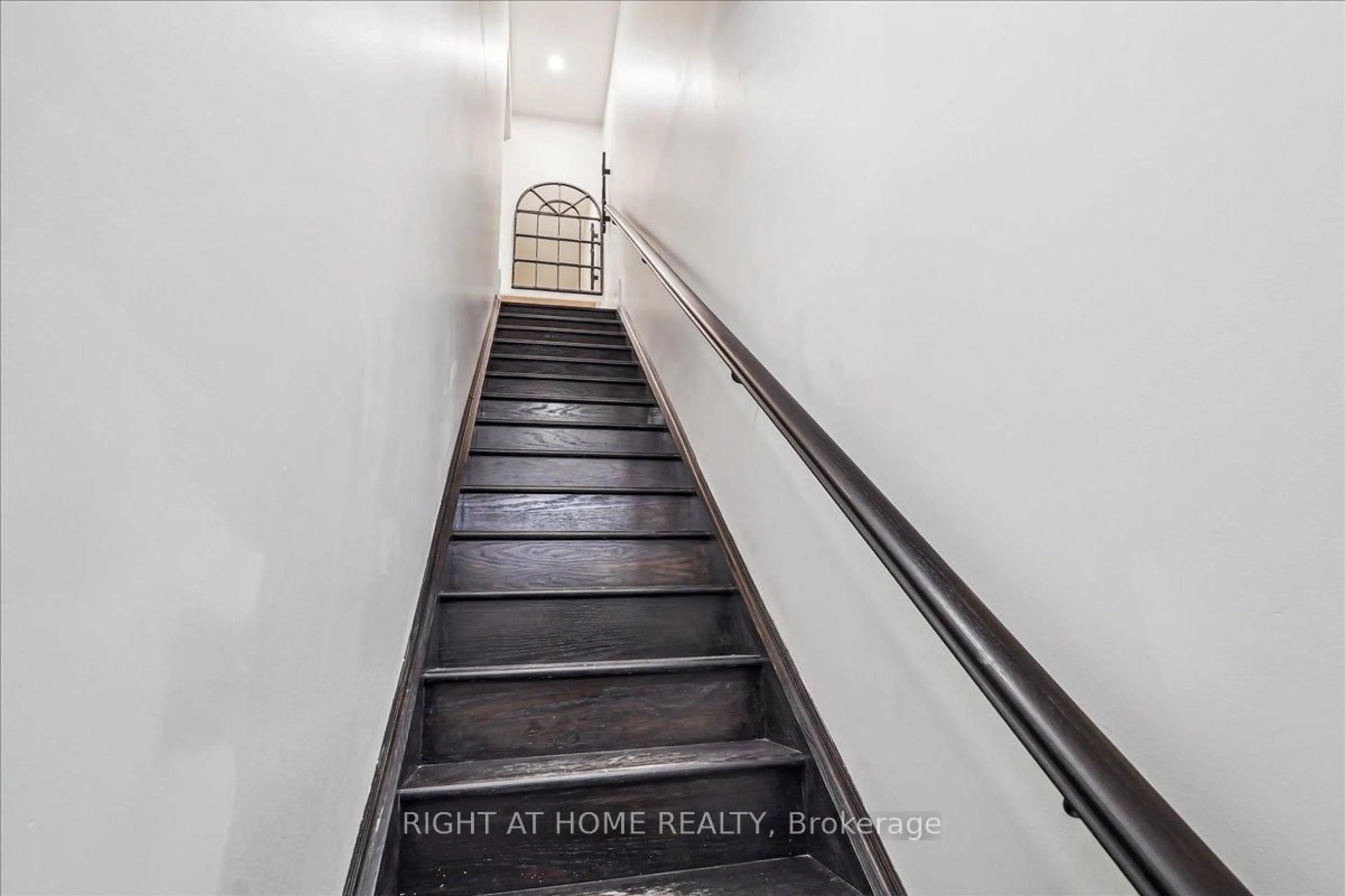 Stairs for 105 Kayla Cres #14, Vaughan Ontario L6A 4W3