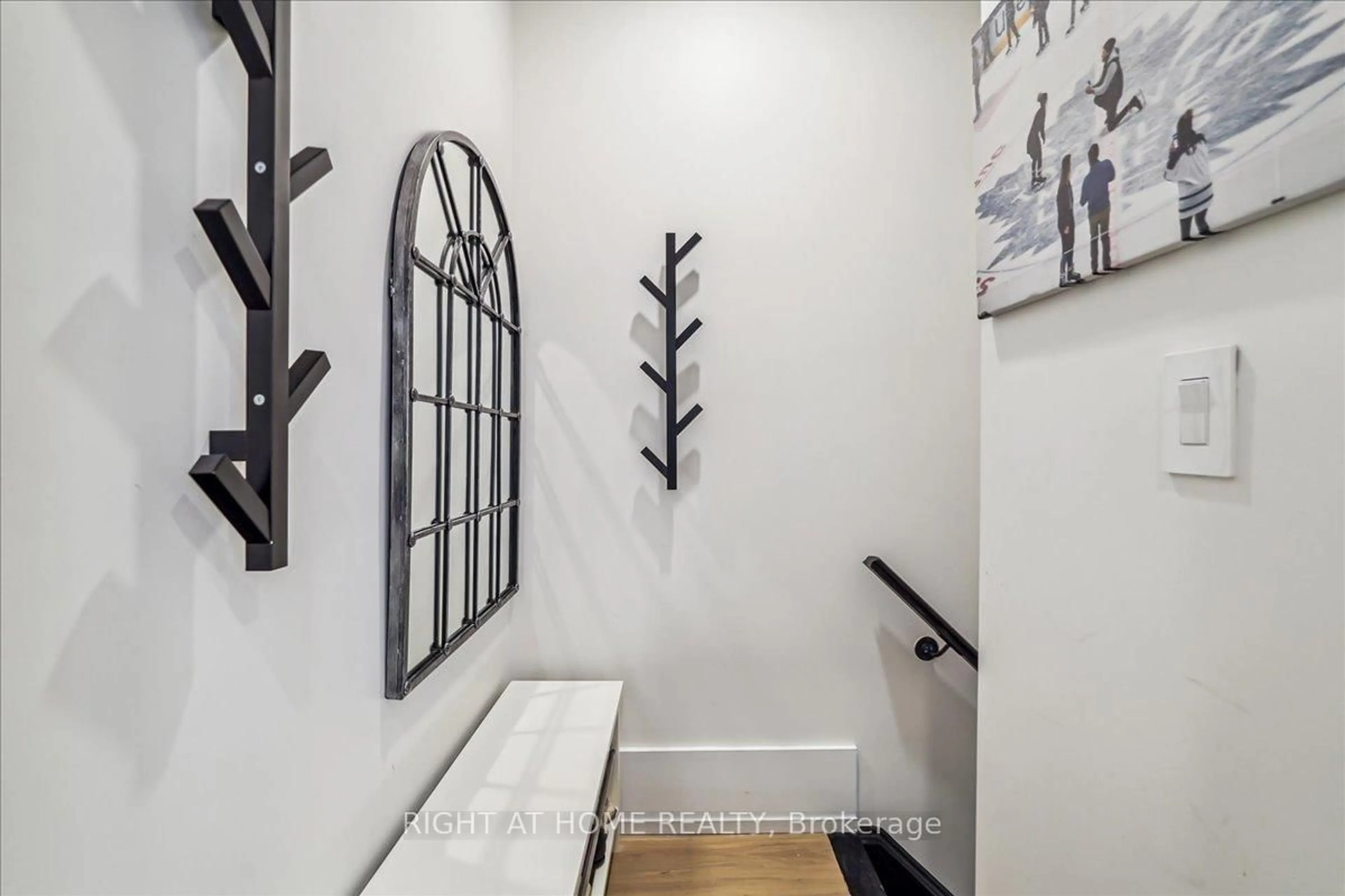 Indoor entryway for 105 Kayla Cres #14, Vaughan Ontario L6A 4W3