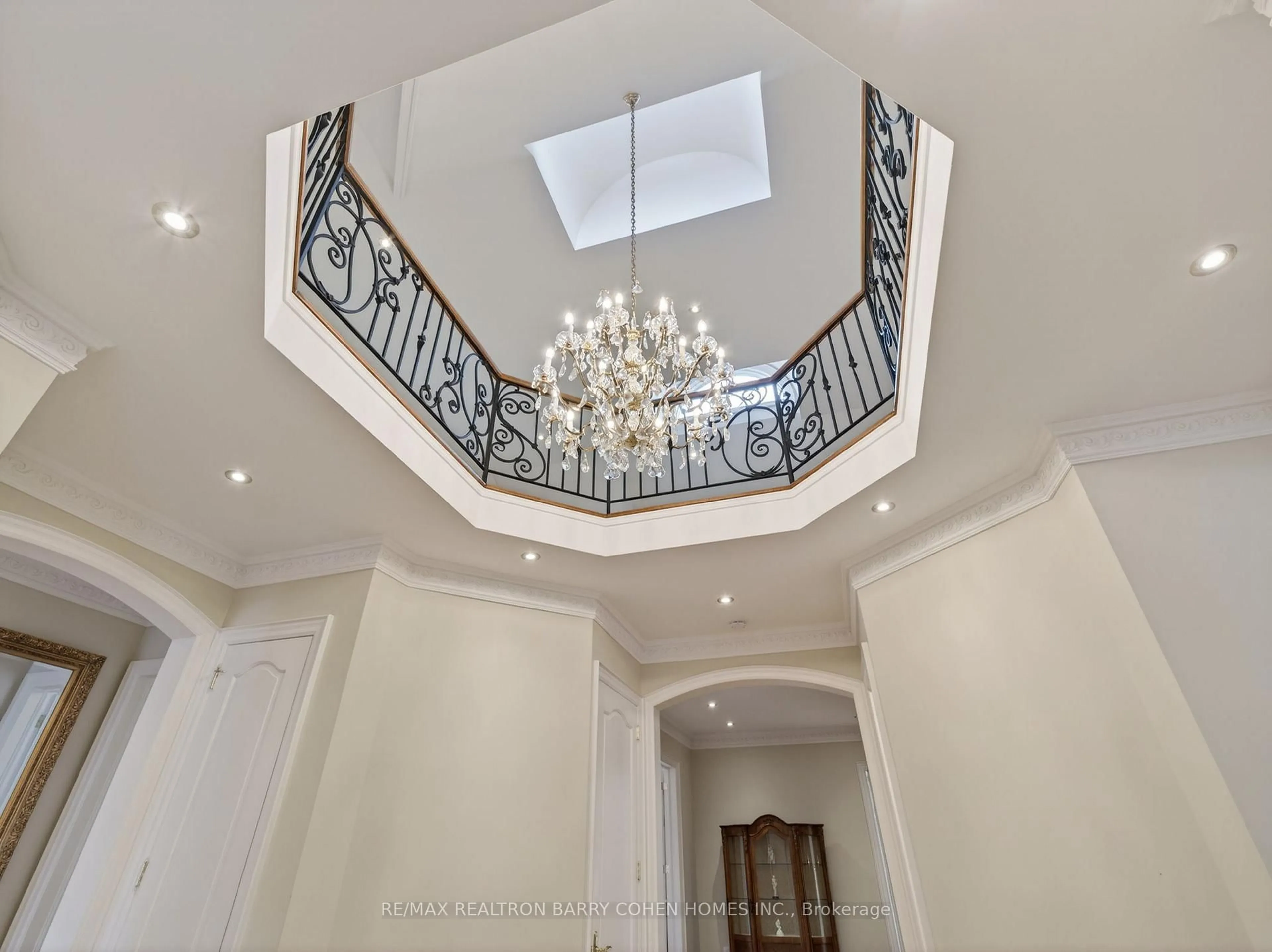 Indoor foyer for 65 Thornbank Rd, Vaughan Ontario L4J 2A1