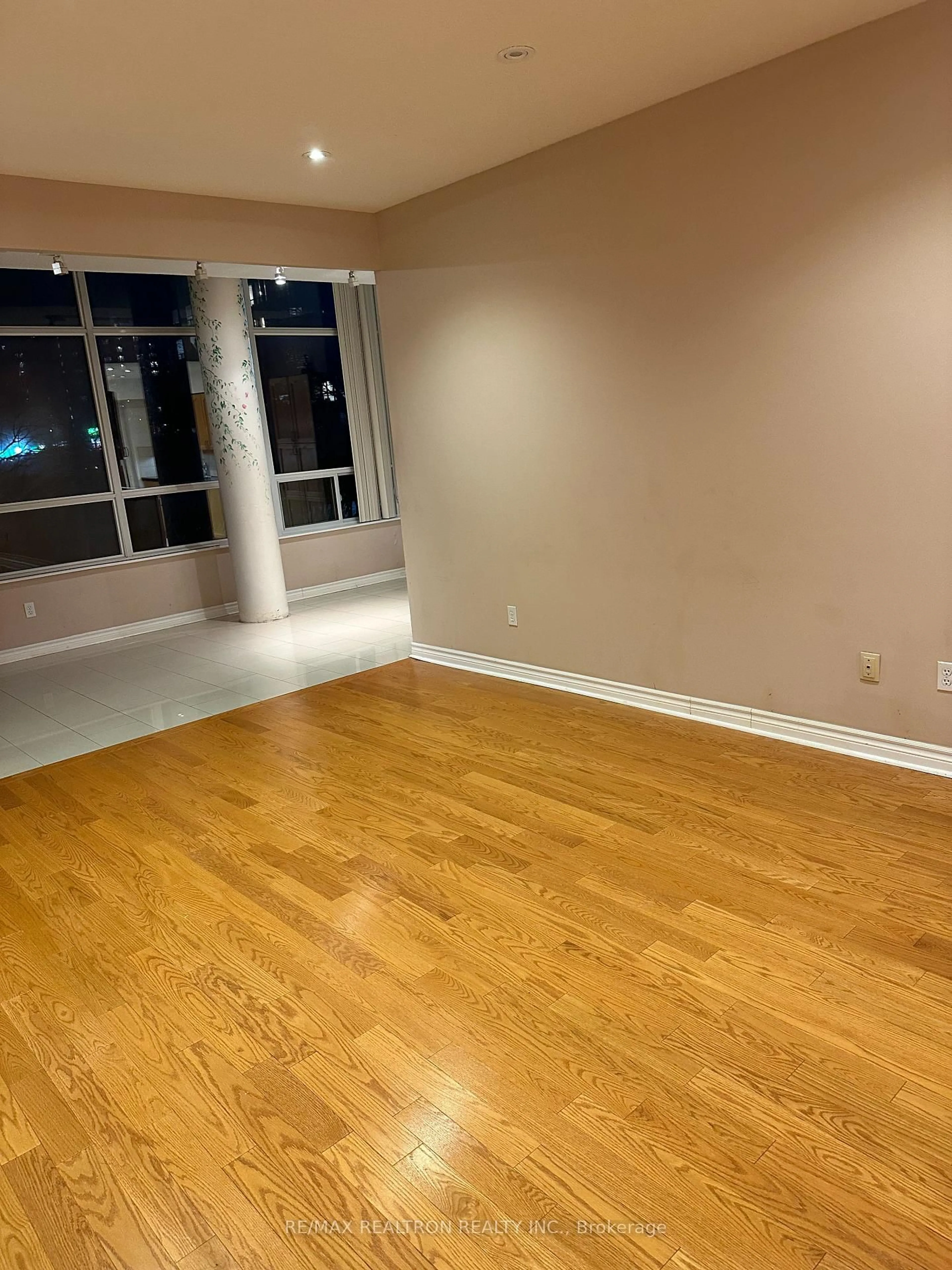 A pic of a room for 11 Townsgate Dr ##107, Vaughan Ontario L4J 8G4