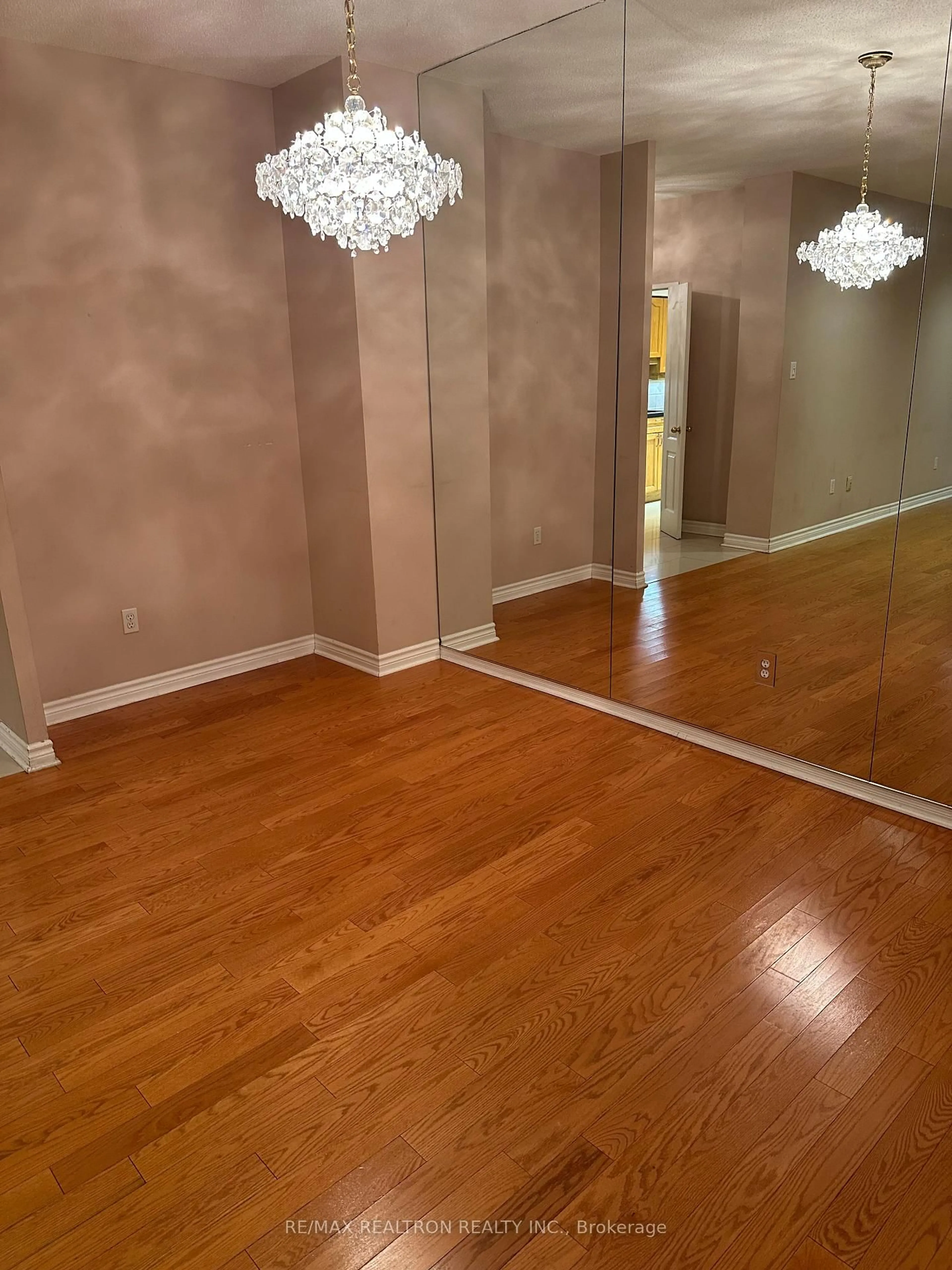 A pic of a room for 11 Townsgate Dr ##107, Vaughan Ontario L4J 8G4