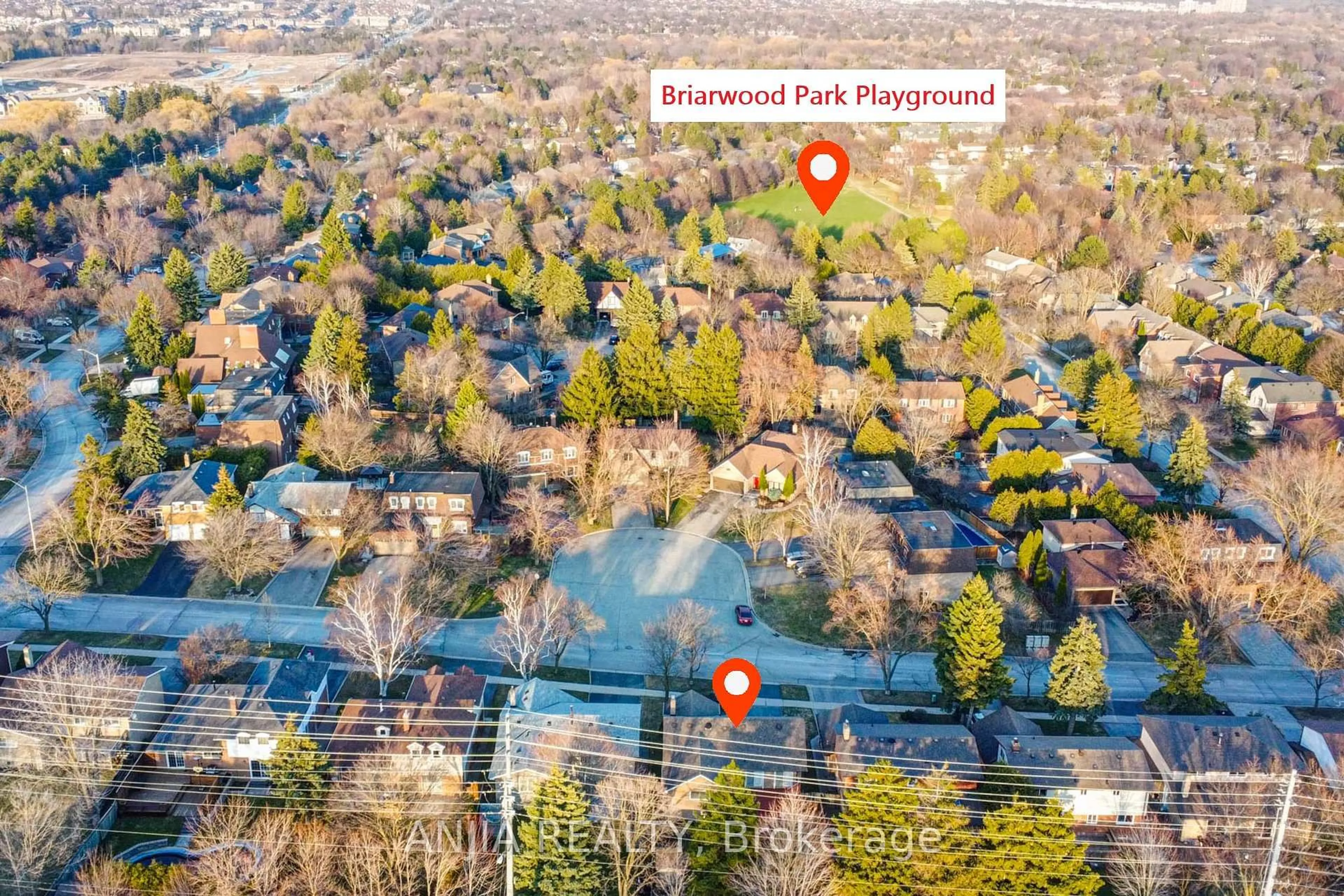 A pic from outside/outdoor area/front of a property/back of a property/a pic from drone, street for 70 Briarwood Rd, Markham Ontario L3R 2X3