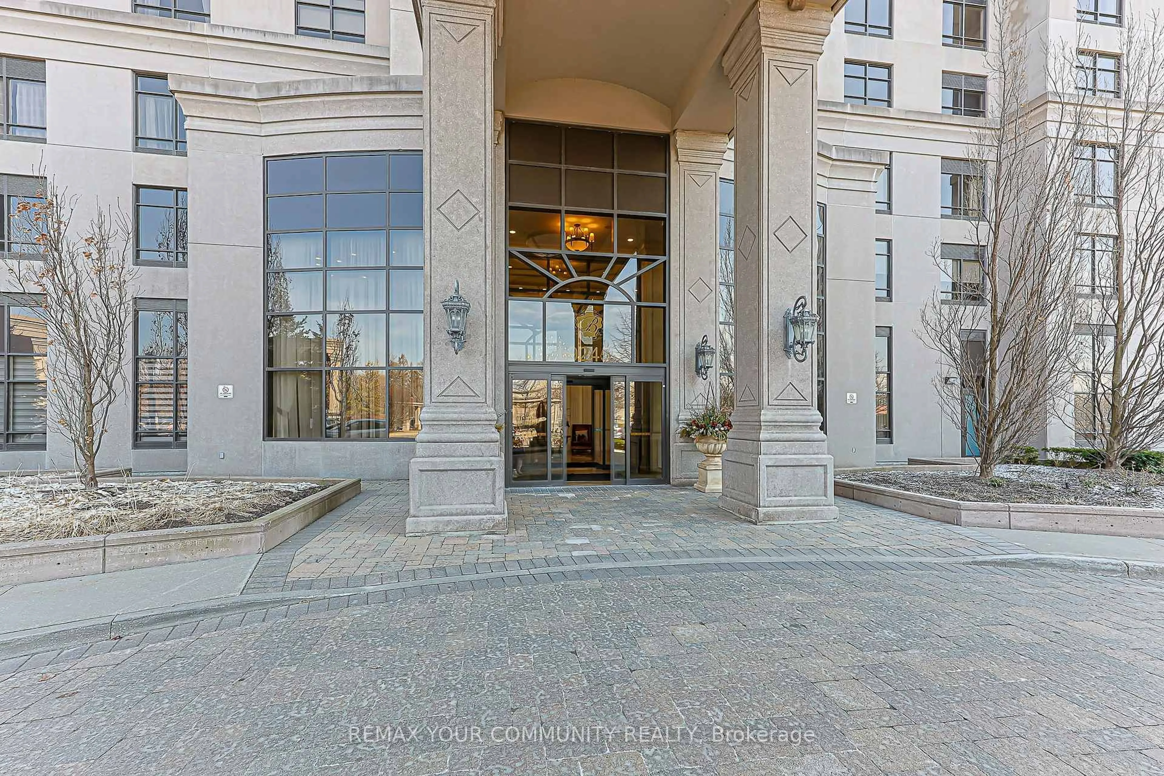 Indoor foyer for 9245 Jane St #1007, Vaughan Ontario L6A 0J9