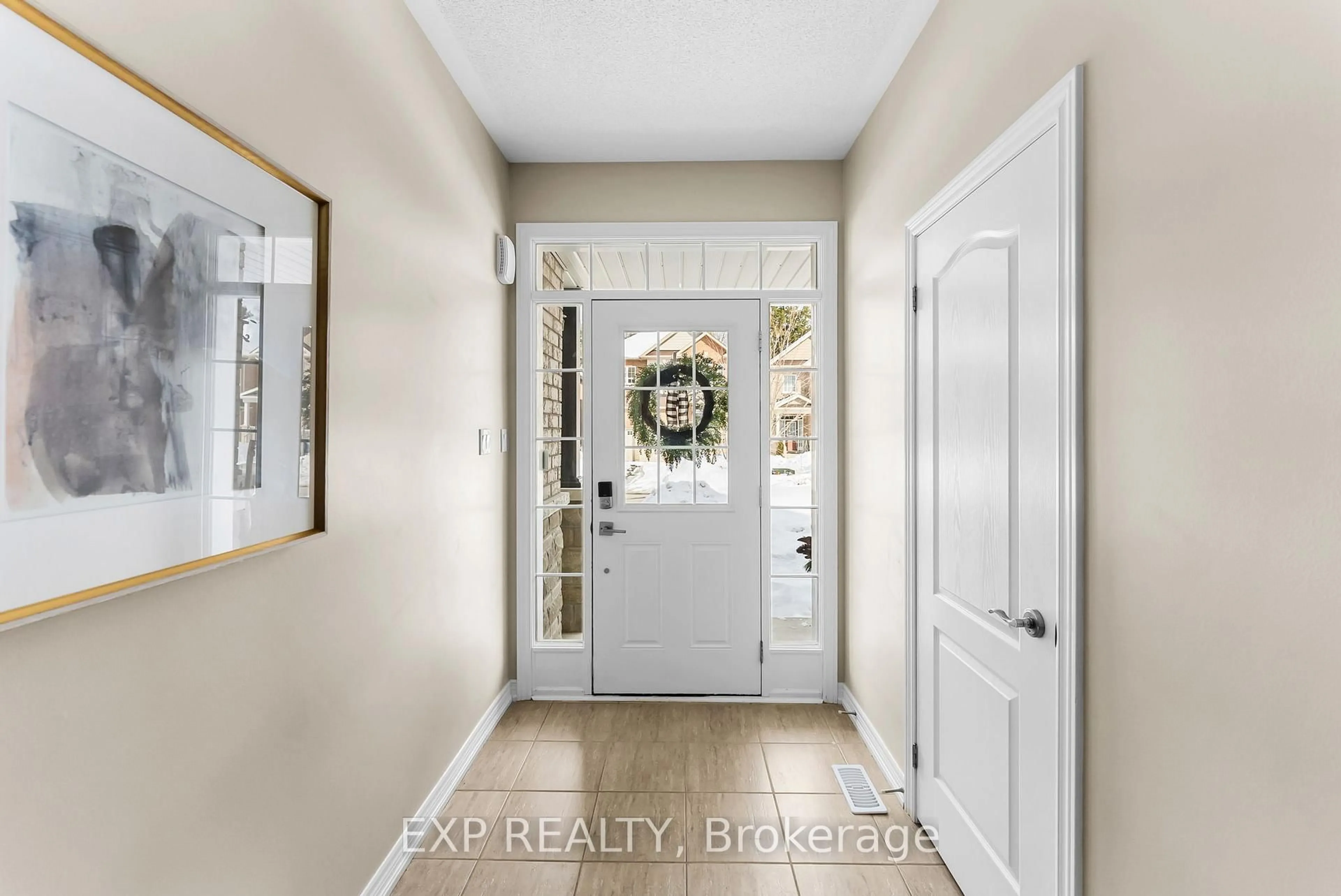 Indoor entryway for 26 Scotia Rd, Georgina Ontario L0E 1R0