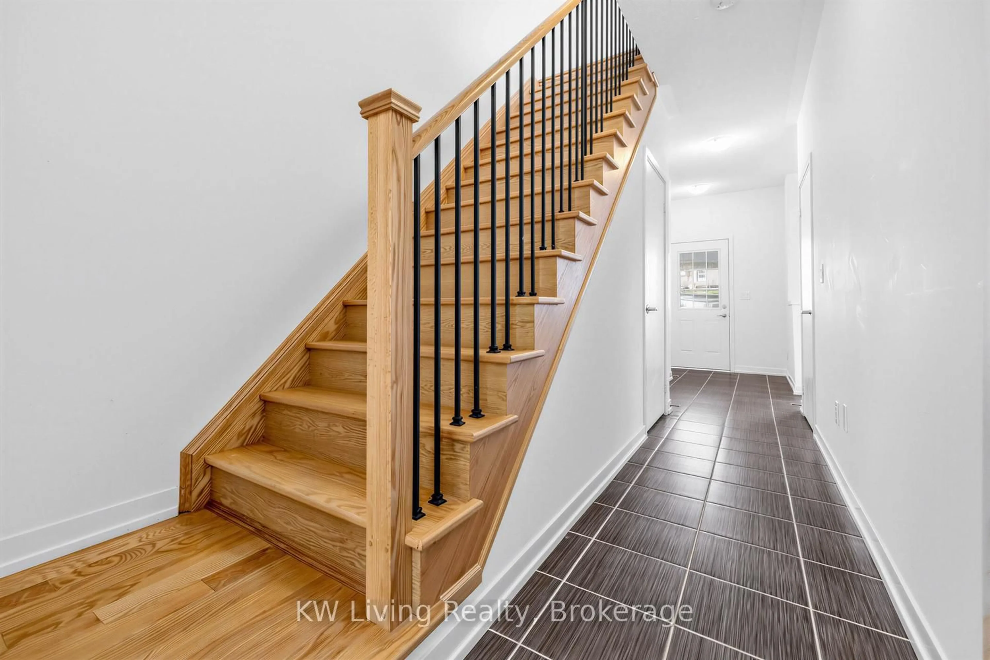 Unknown for 225 Harding Park St, Newmarket Ontario L3Y 0E3