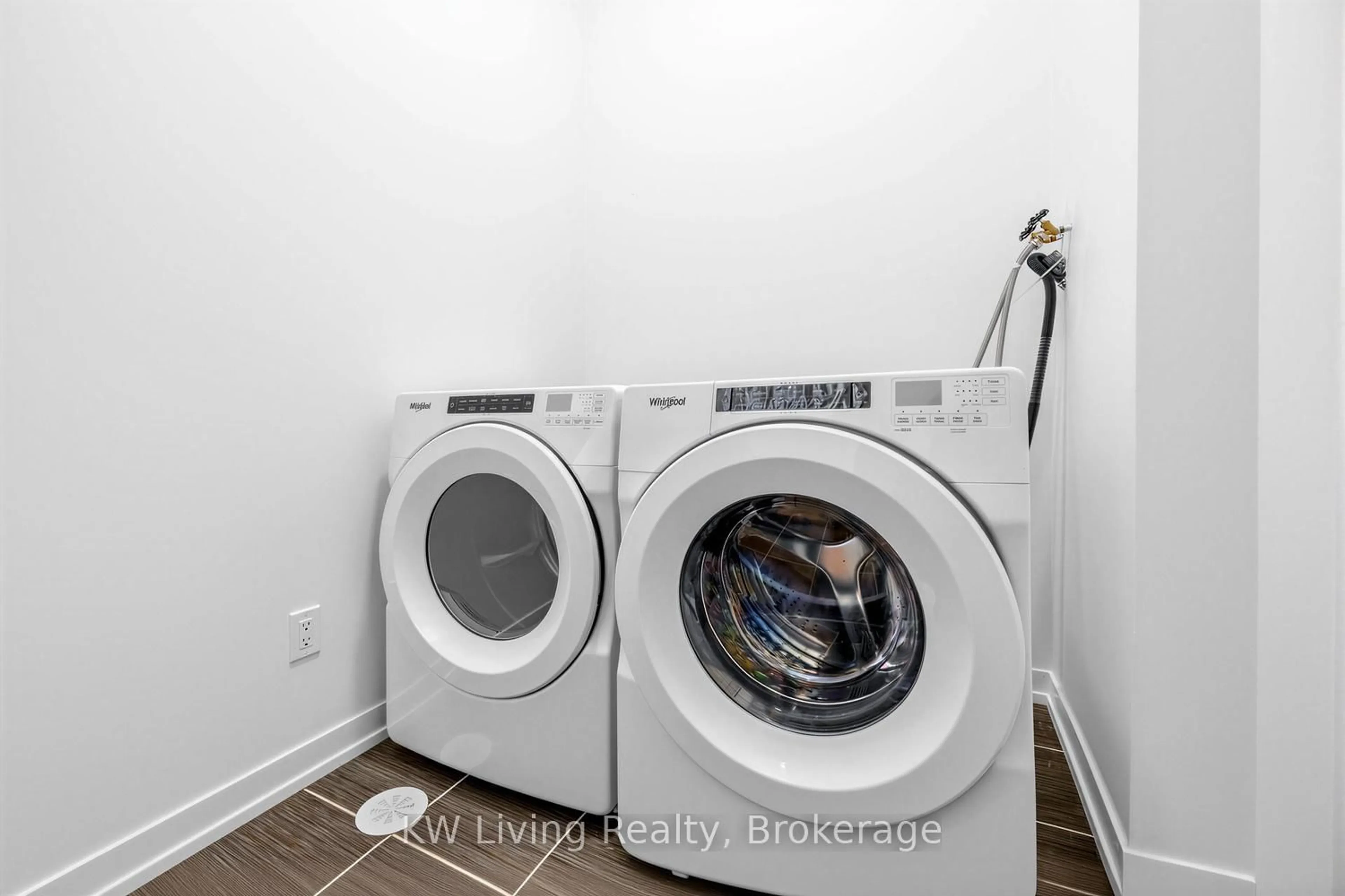 Laundry room for 225 Harding Park St, Newmarket Ontario L3Y 0E3